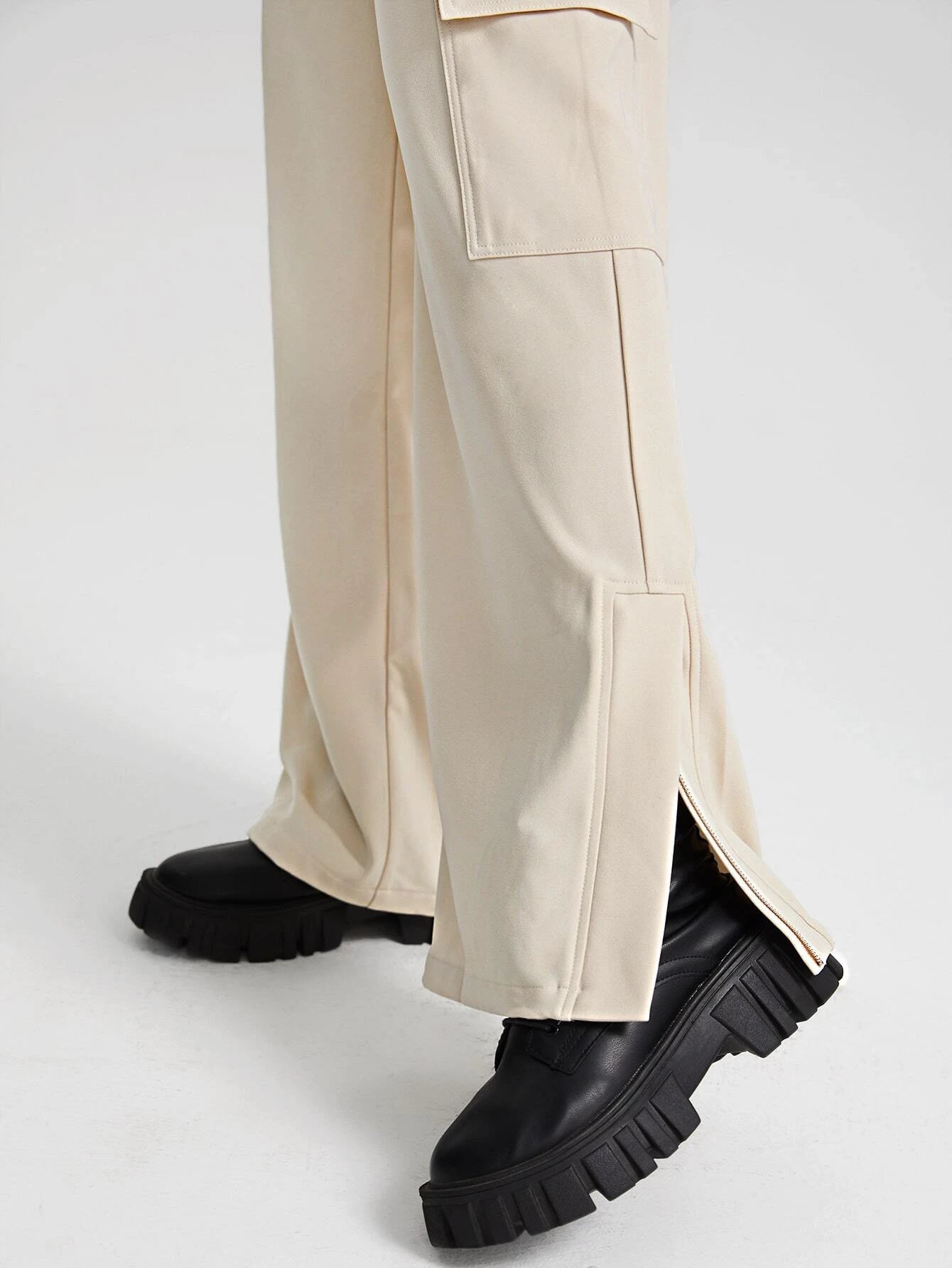 Loose Fit High Waist Cargo Pants – pocket detail close-up