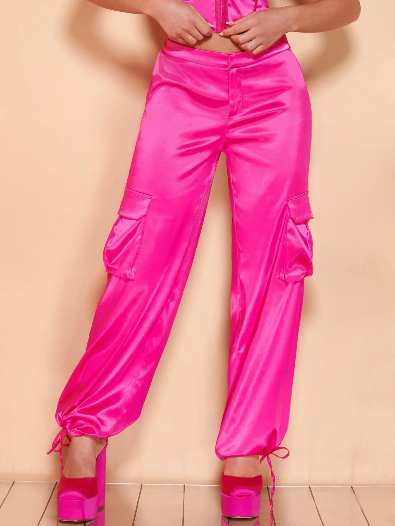 Flap Pocket Side Drawstring Hem Pants – back view detail