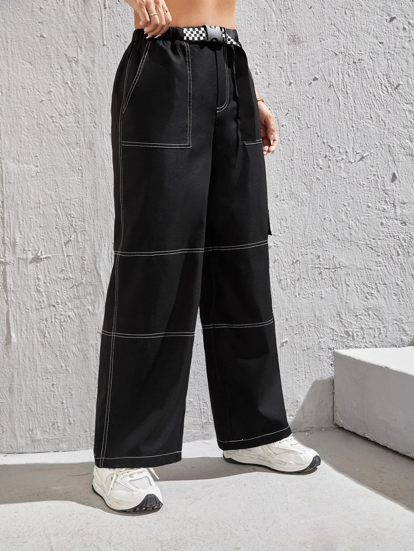 Top Stitching Flap Pocket Side Cargo Pants – back view detail
