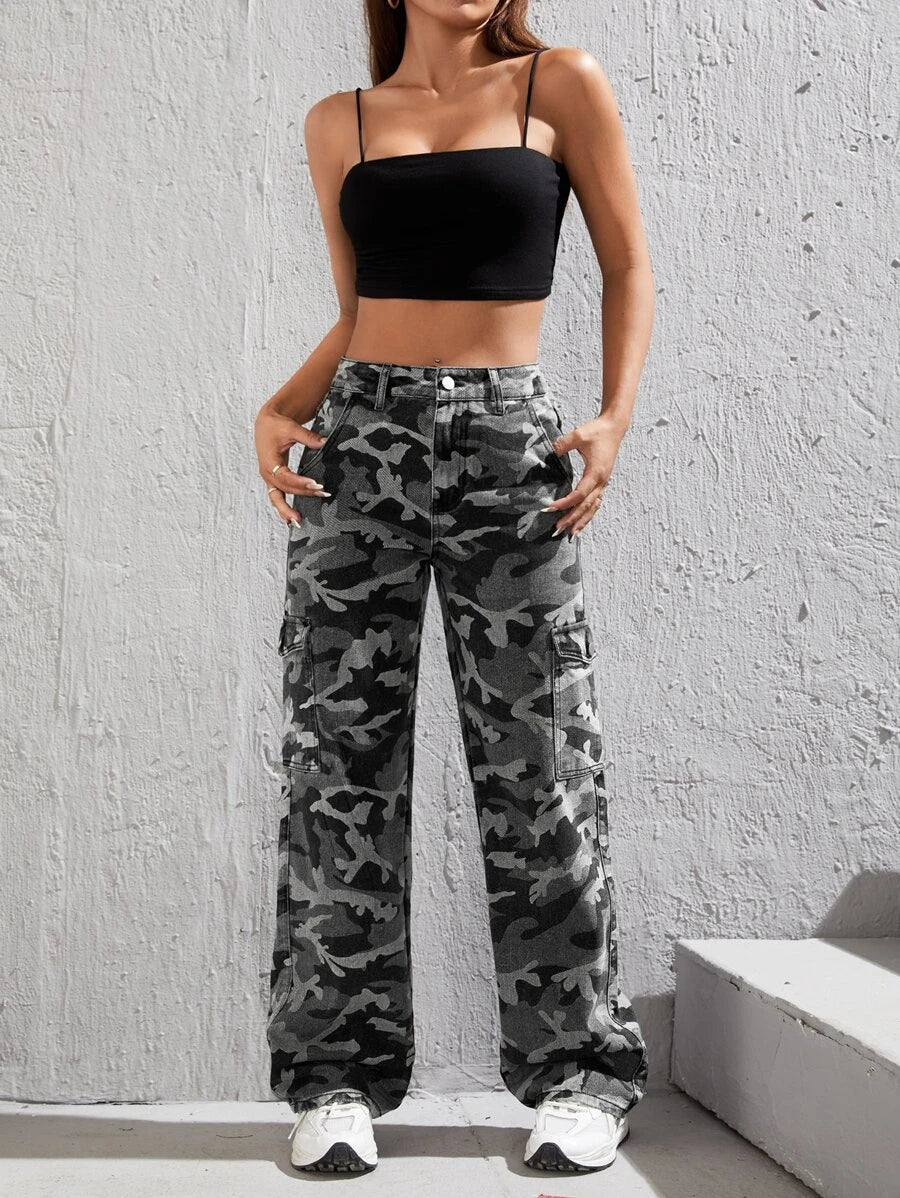 Camo Print Pocket Easy Wear Cargo Jeans – waistband detail
