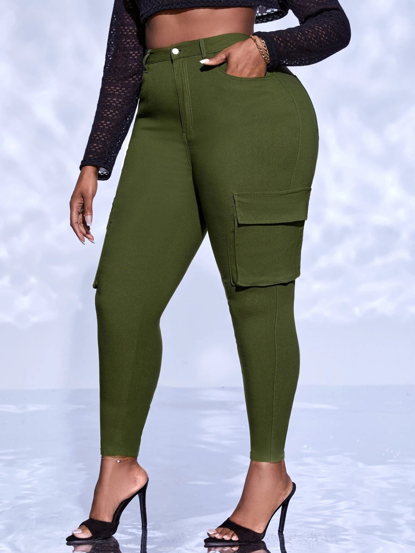 Flap Pocket High Waist Side Cargo Jeans – waistband detail