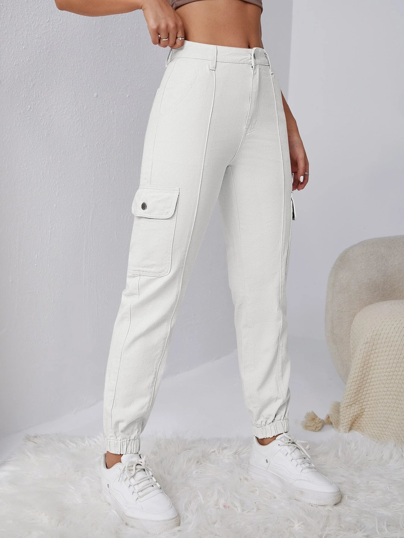 Trendy Flap Pocket Side Cargo Jeans – pocket detail close-up