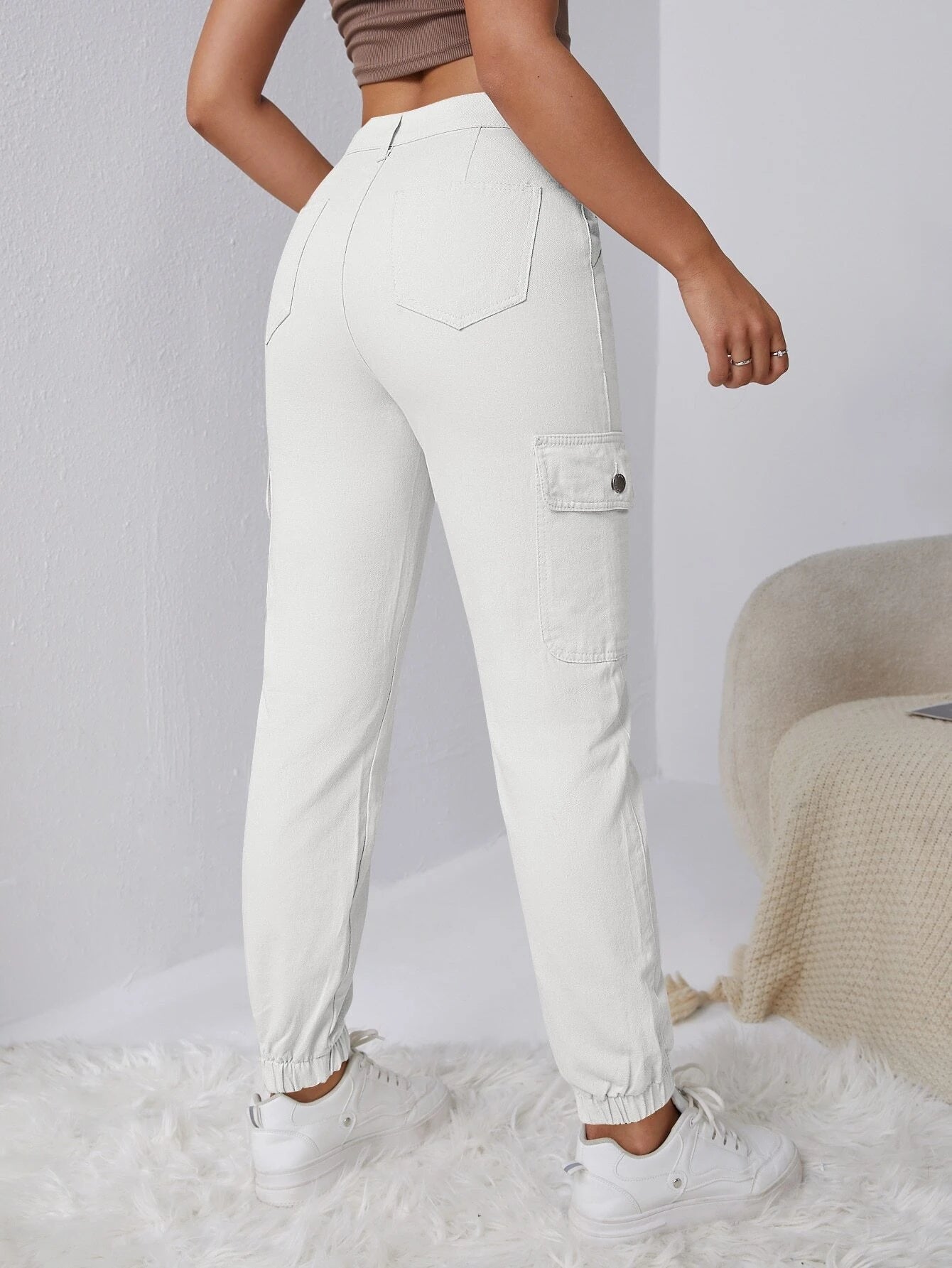 Trendy Flap Pocket Side Cargo Jeans – waistband detail