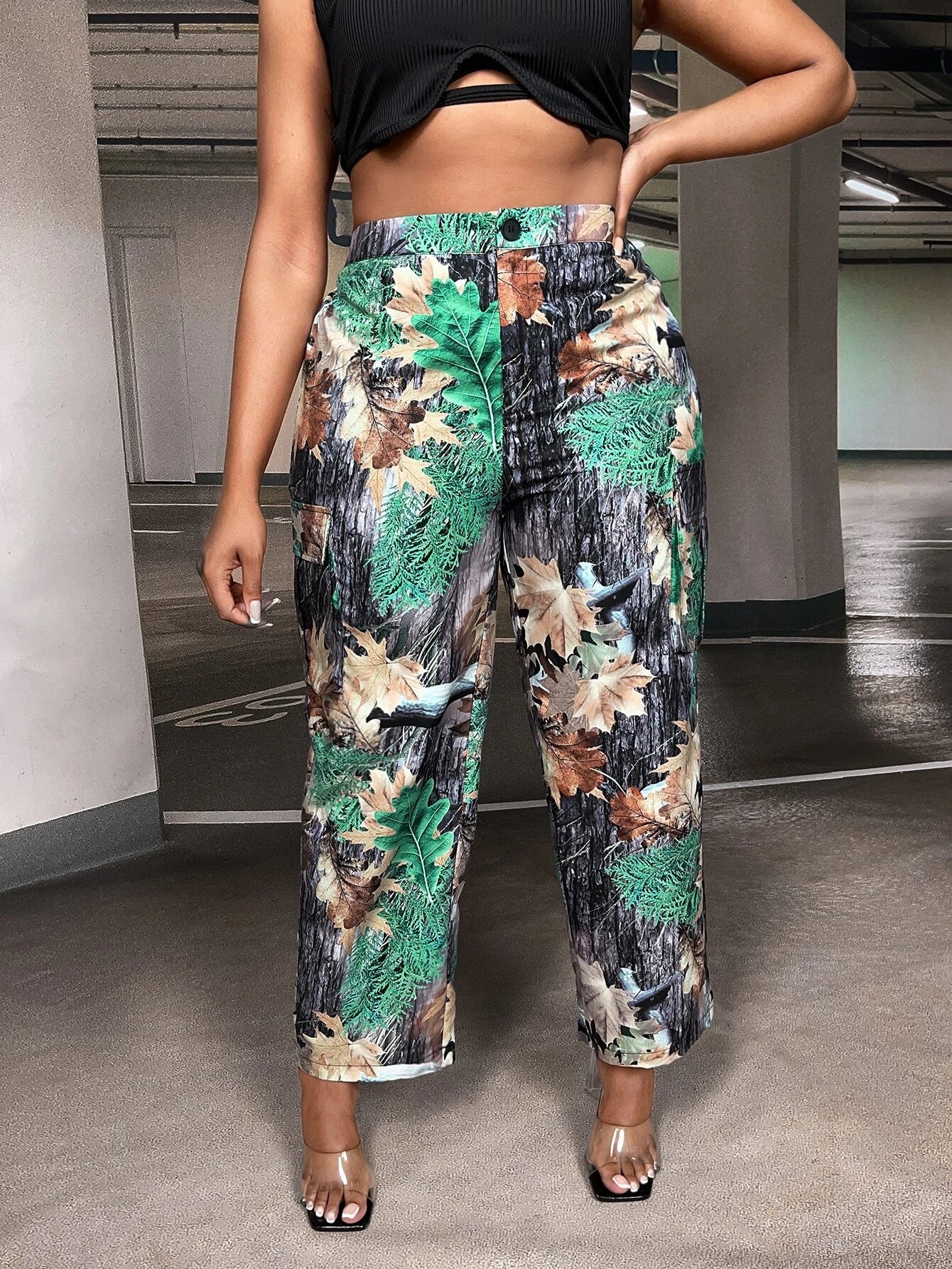 Allover Print Flap Pocket Side Cargo Pants – waistband detail