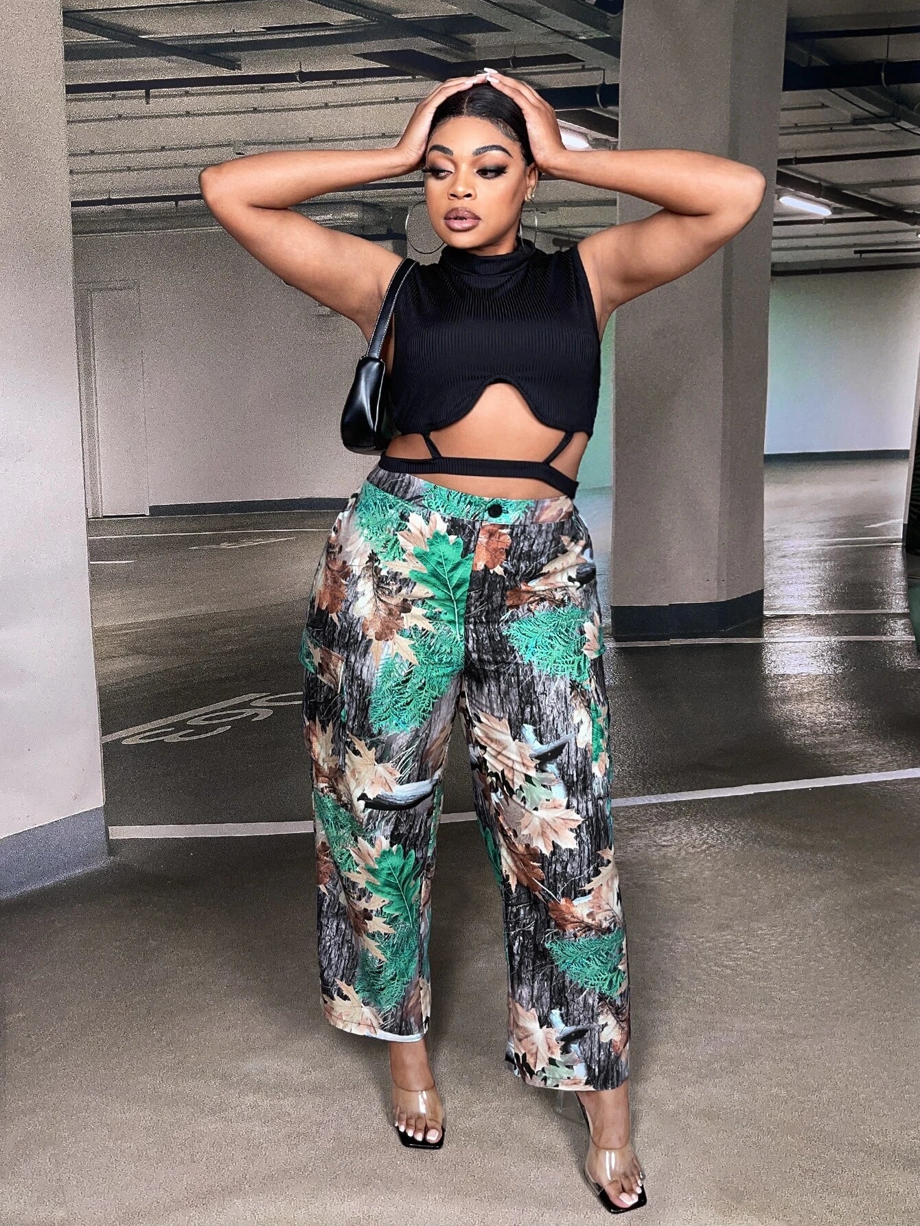 Allover Print Flap Pocket Side Cargo Pants – model wearing view