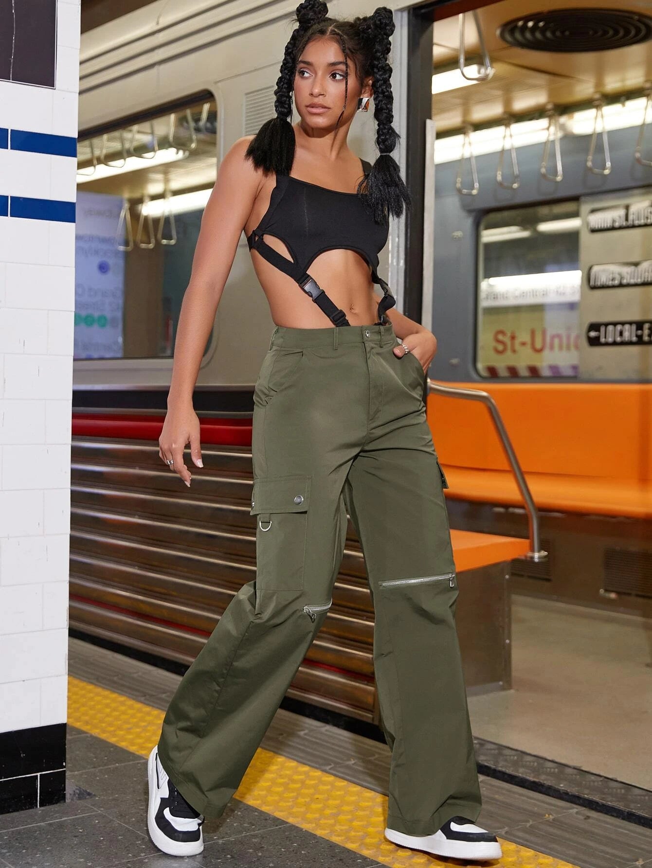 Street Zipper Pocket Cargo Pants – waistband detail