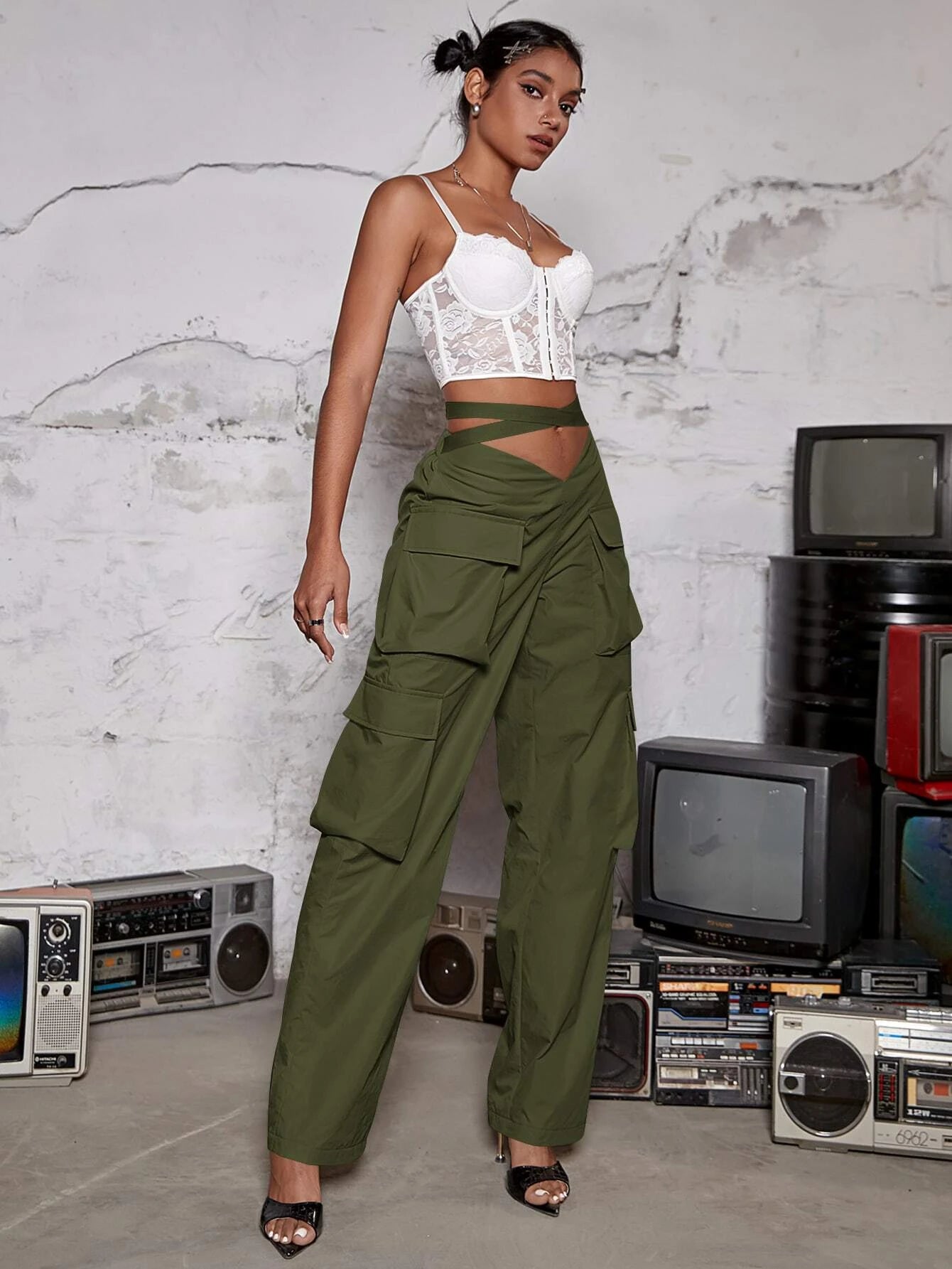 Tape Flap Pocket Side Cargo Pant – pocket detail close-up