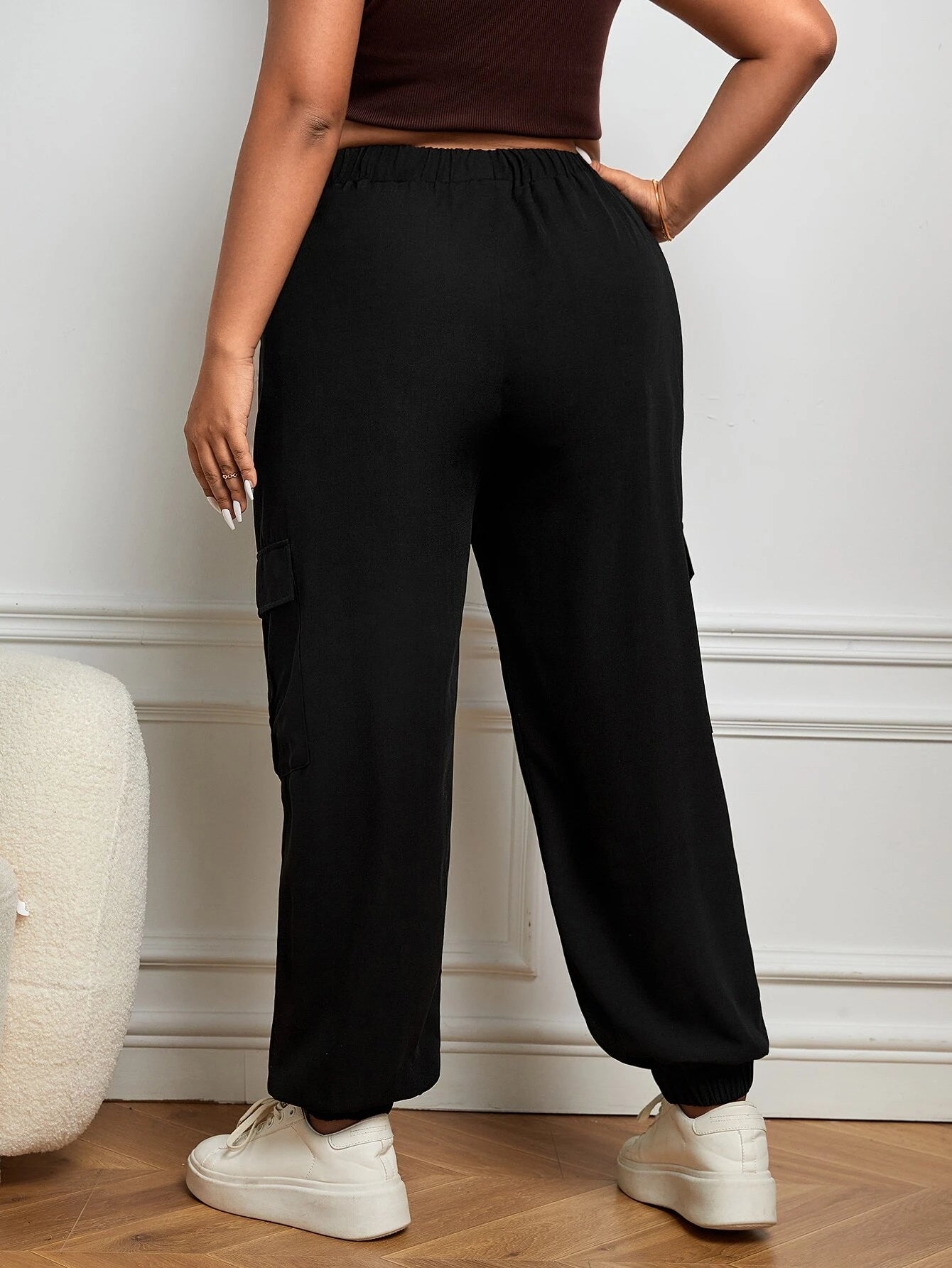 Drawstring Natural Fit Waist Cargo Pant – back view detail