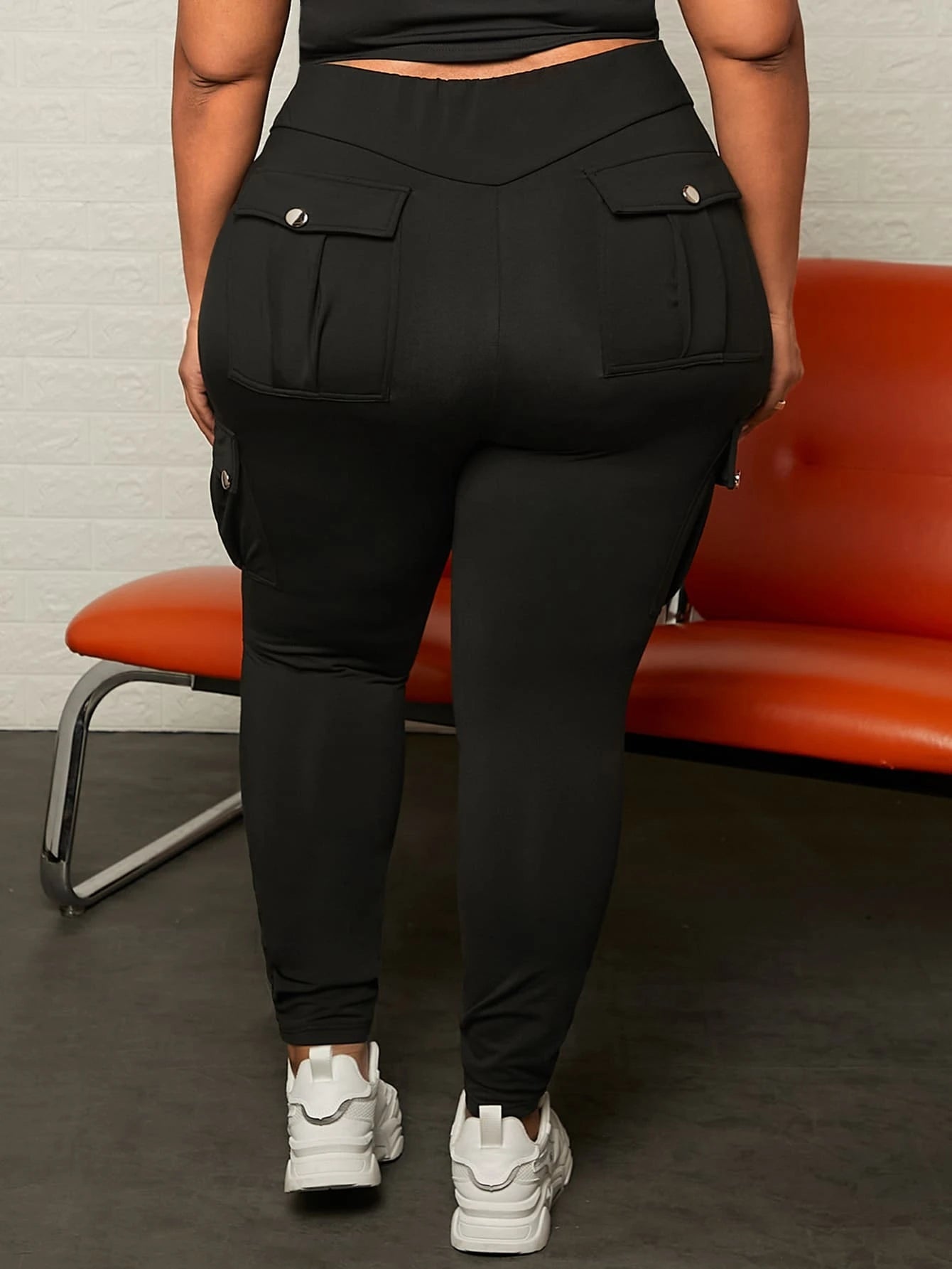 Flap Pocket Side Skinny Pants – side profile view
