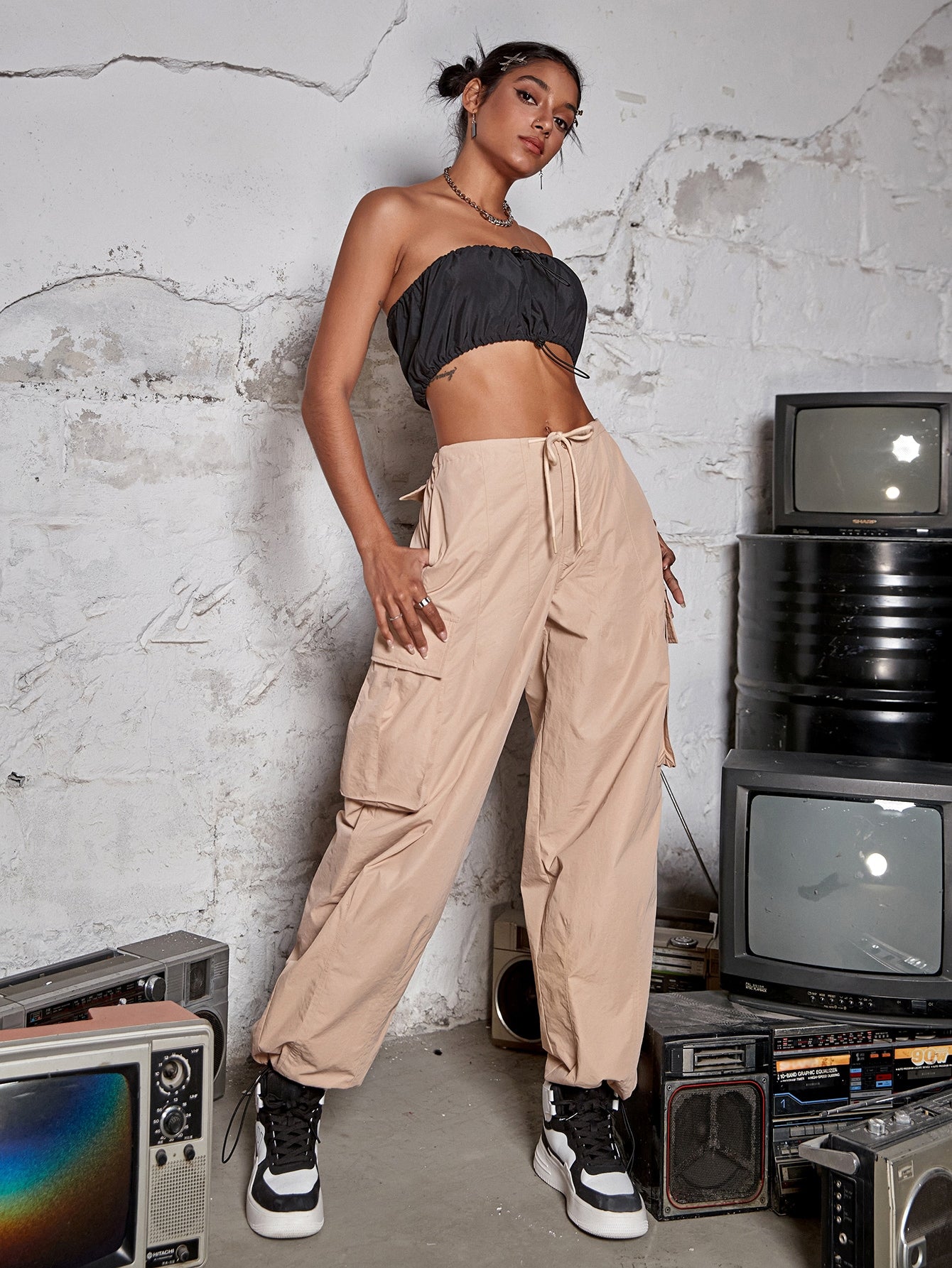 Drawstring Waist Wide Leg Parachute Cargo Jogger Pants – waistband detail