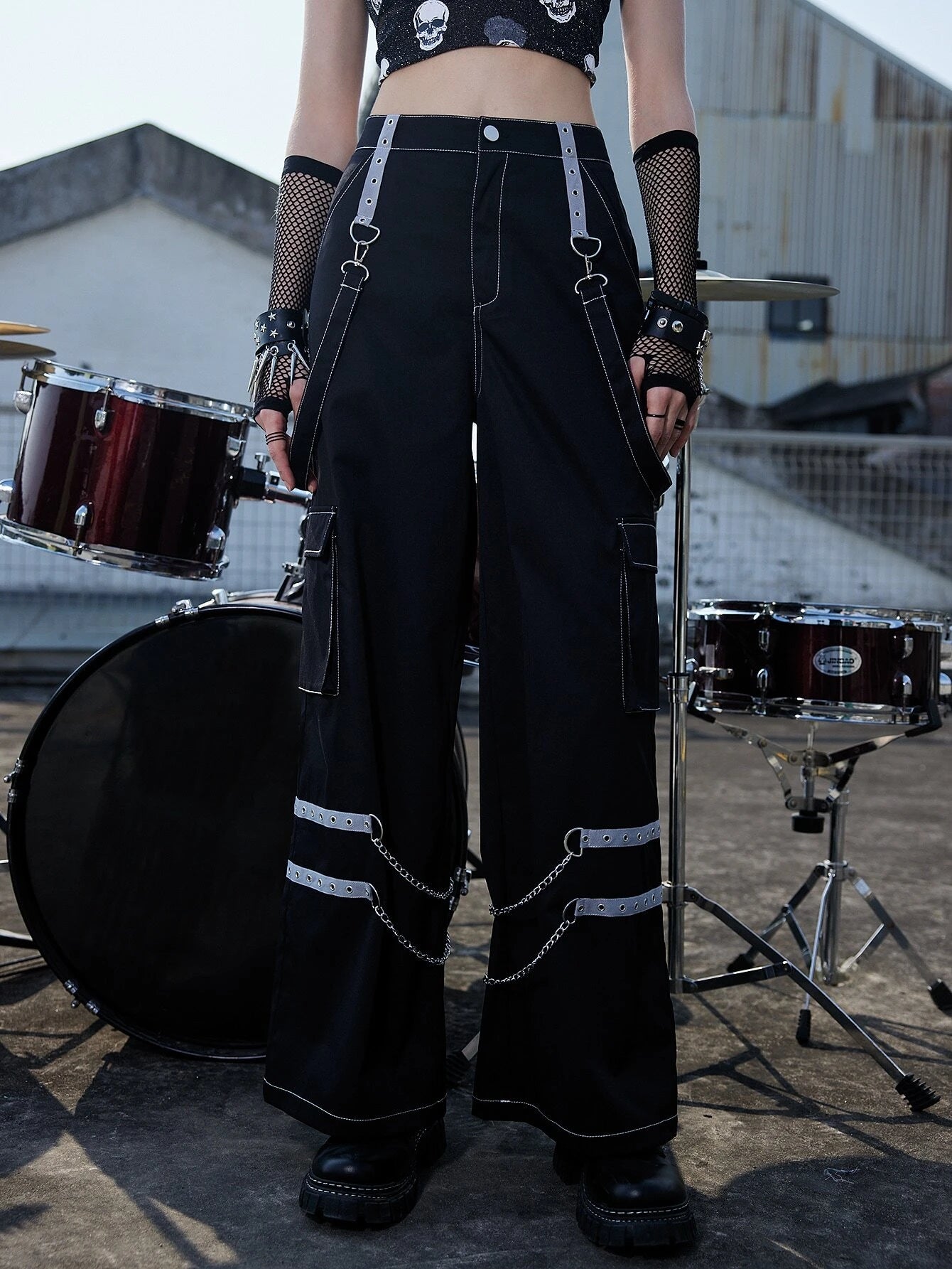 Flap Pocket Chain Cargo Pants – back view detail