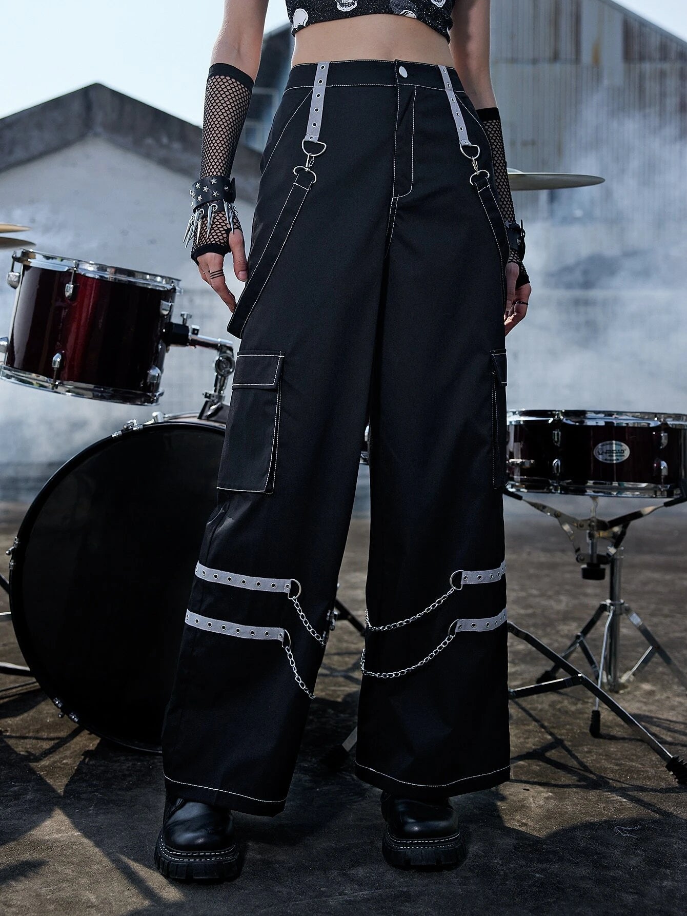 Flap Pocket Chain Cargo Pants – women's cargo pants front view