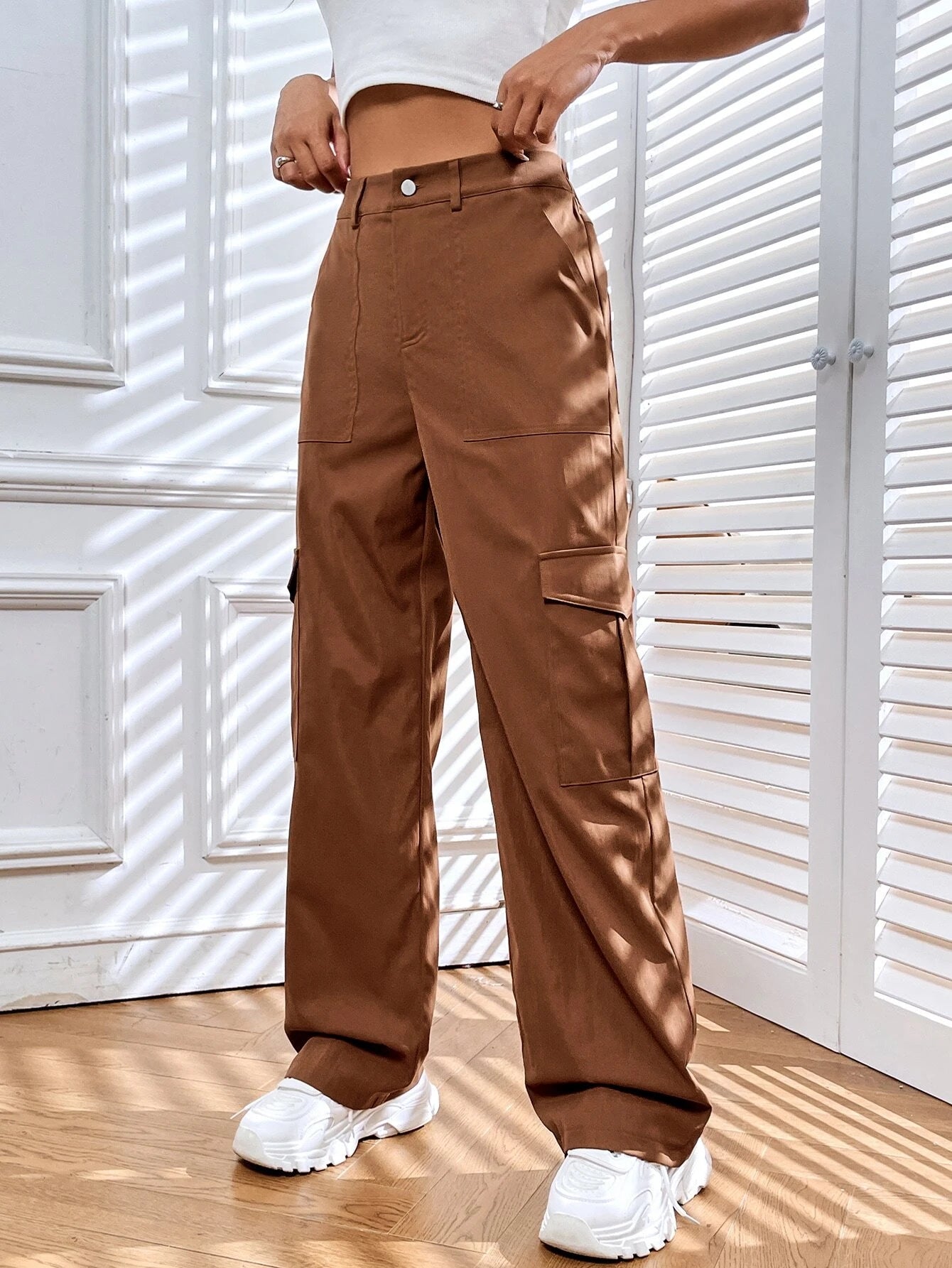 Side Cargo Pants With High Waist And Flap Pockets – waistband detail