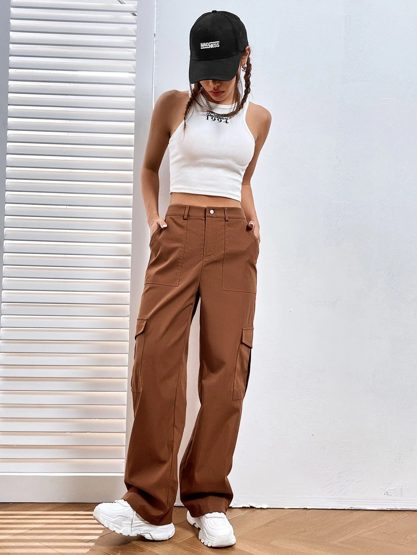 Side Cargo Pants With High Waist And Flap Pockets – side profile view