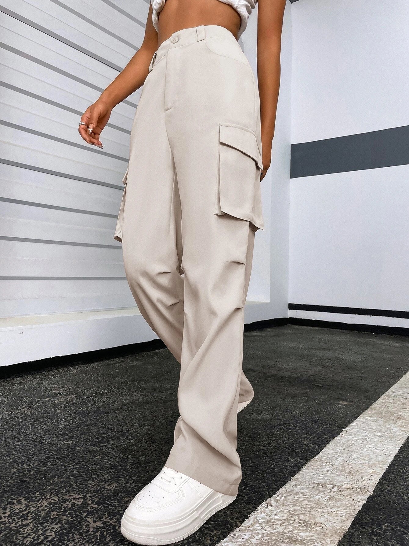 Regular Fit High Waist Cargo Pants – lifestyle view 20