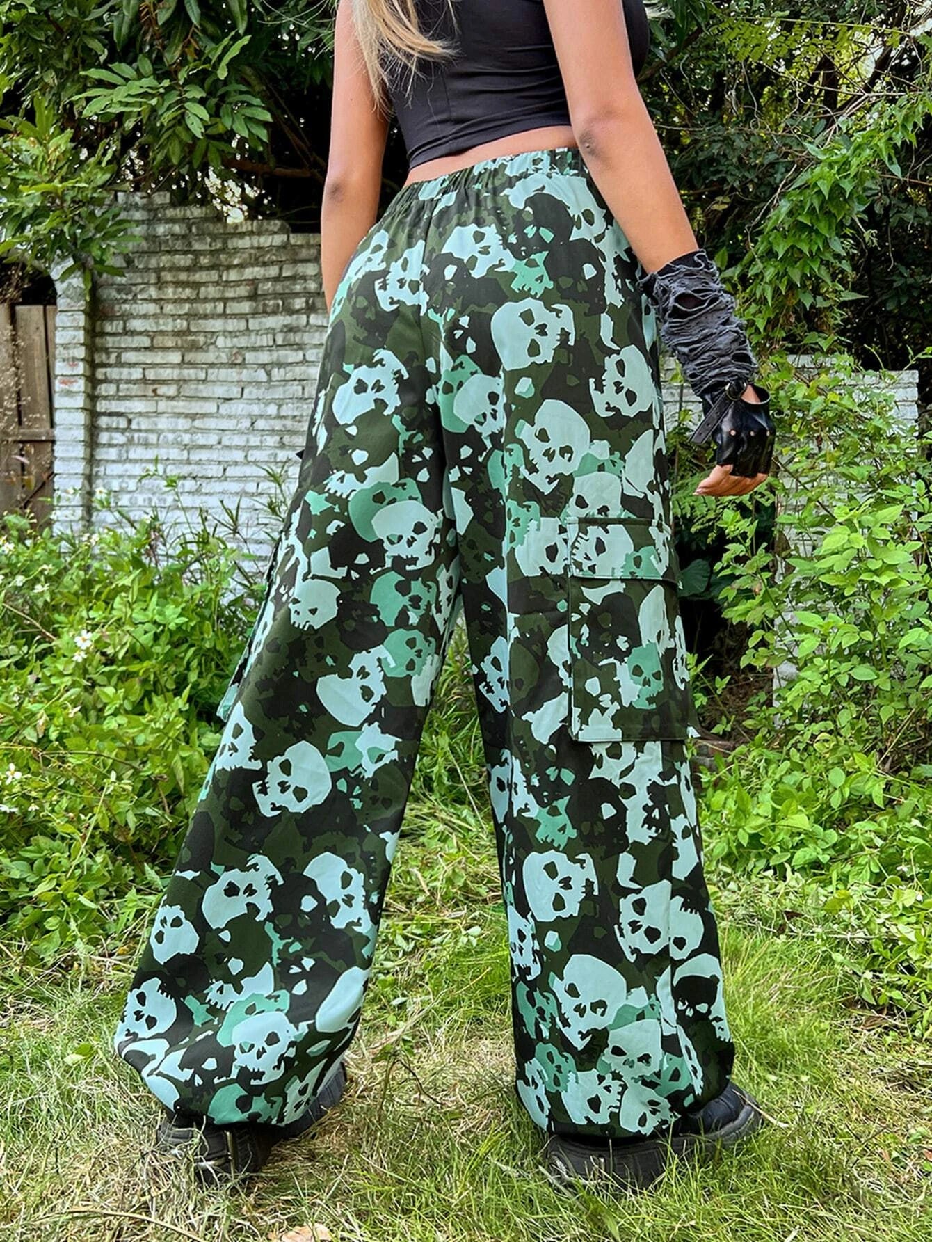 Printed Flap Pocket Side Cargo Pants – side profile view