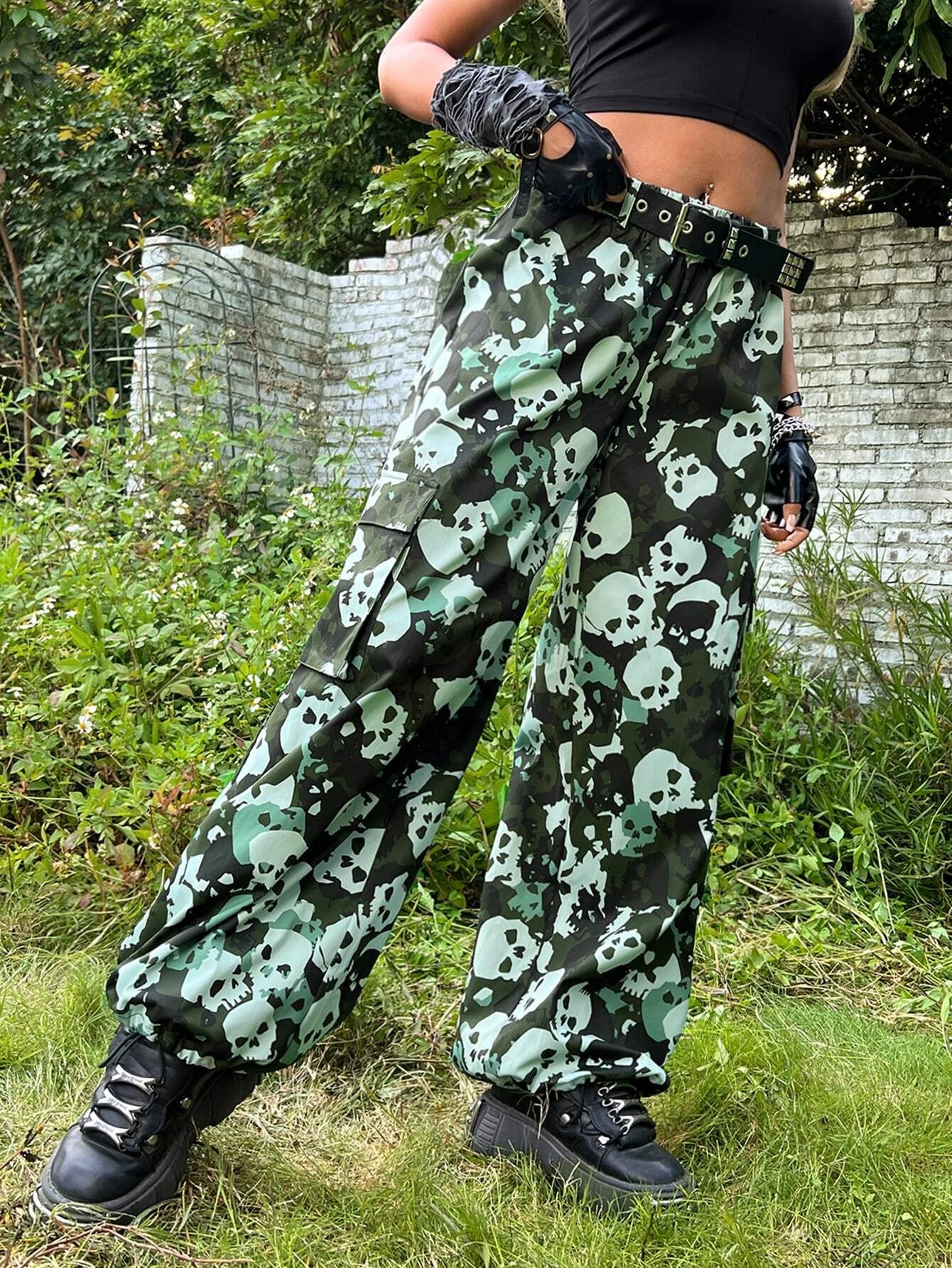 Printed Flap Pocket Side Cargo Pants – waistband detail
