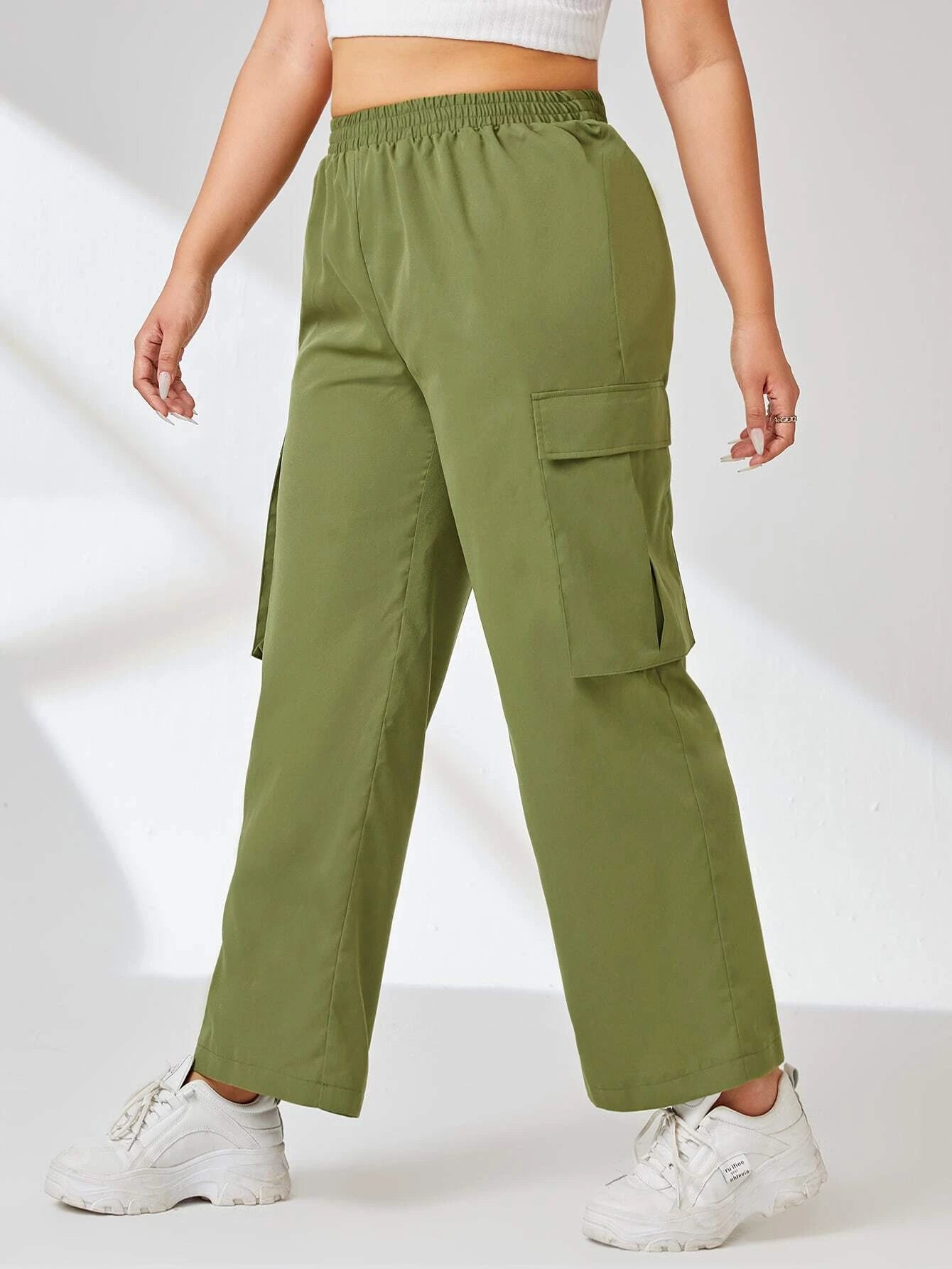 Flap Pocket Side Cargo Pants in Green – back view detail
