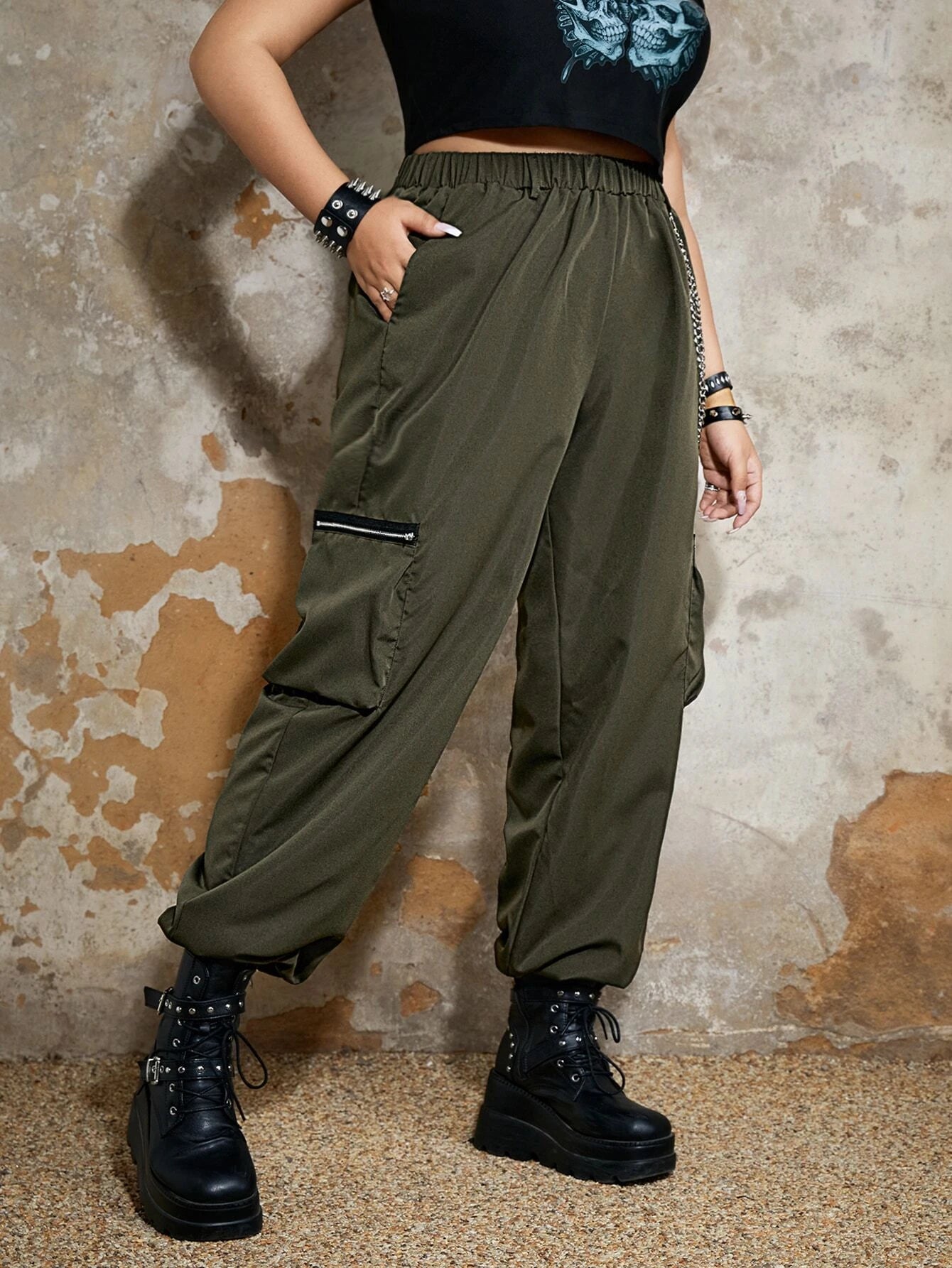 Zip Pocket Side Cargo Pants – back view detail