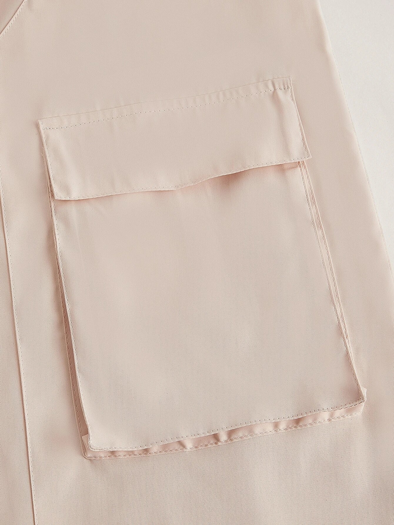 Plain Flap Pocket Cargo Pants – back view detail