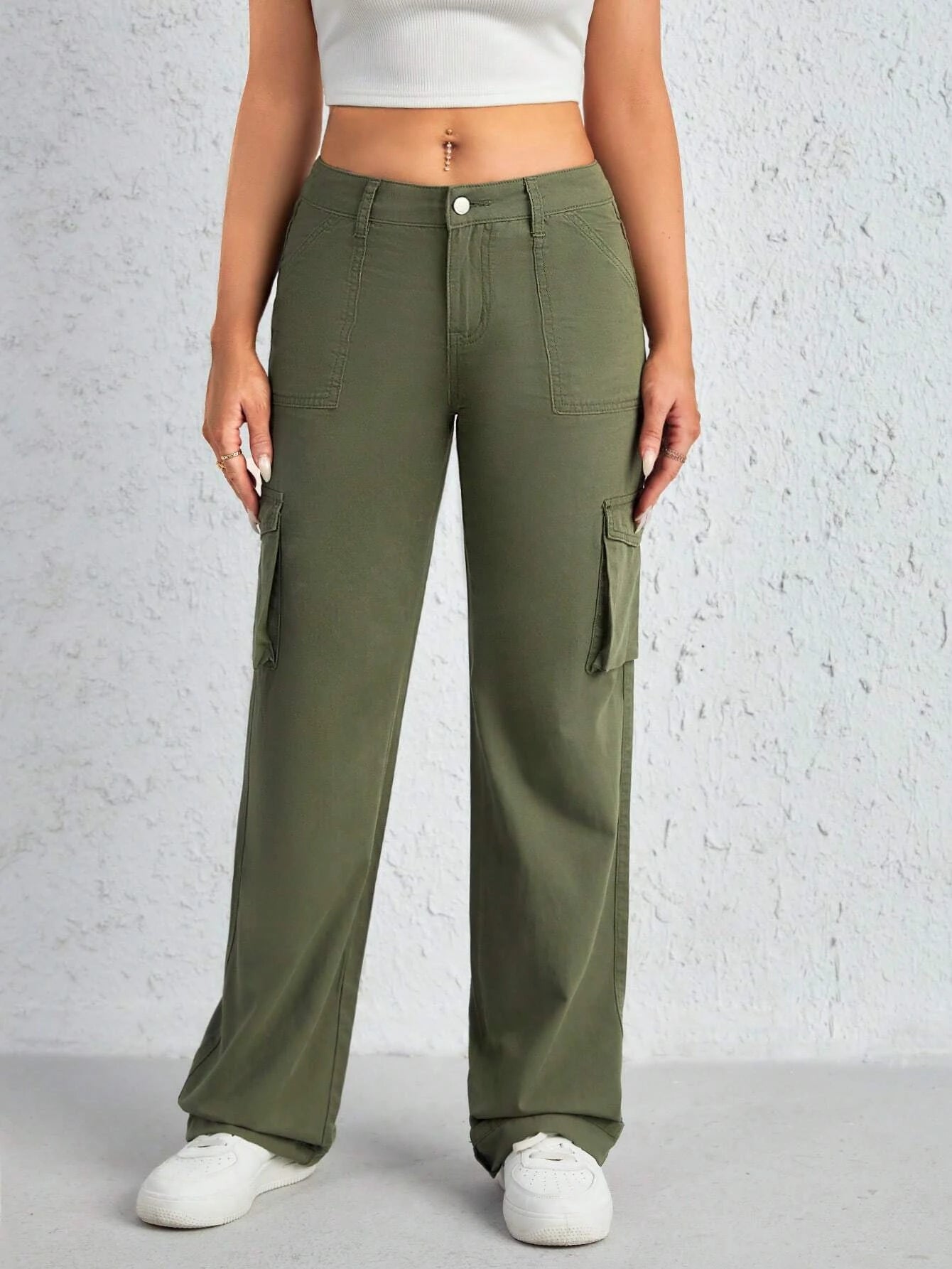 Flap Side Pocket Plain Cargo Jeans – women's cargo pants front view