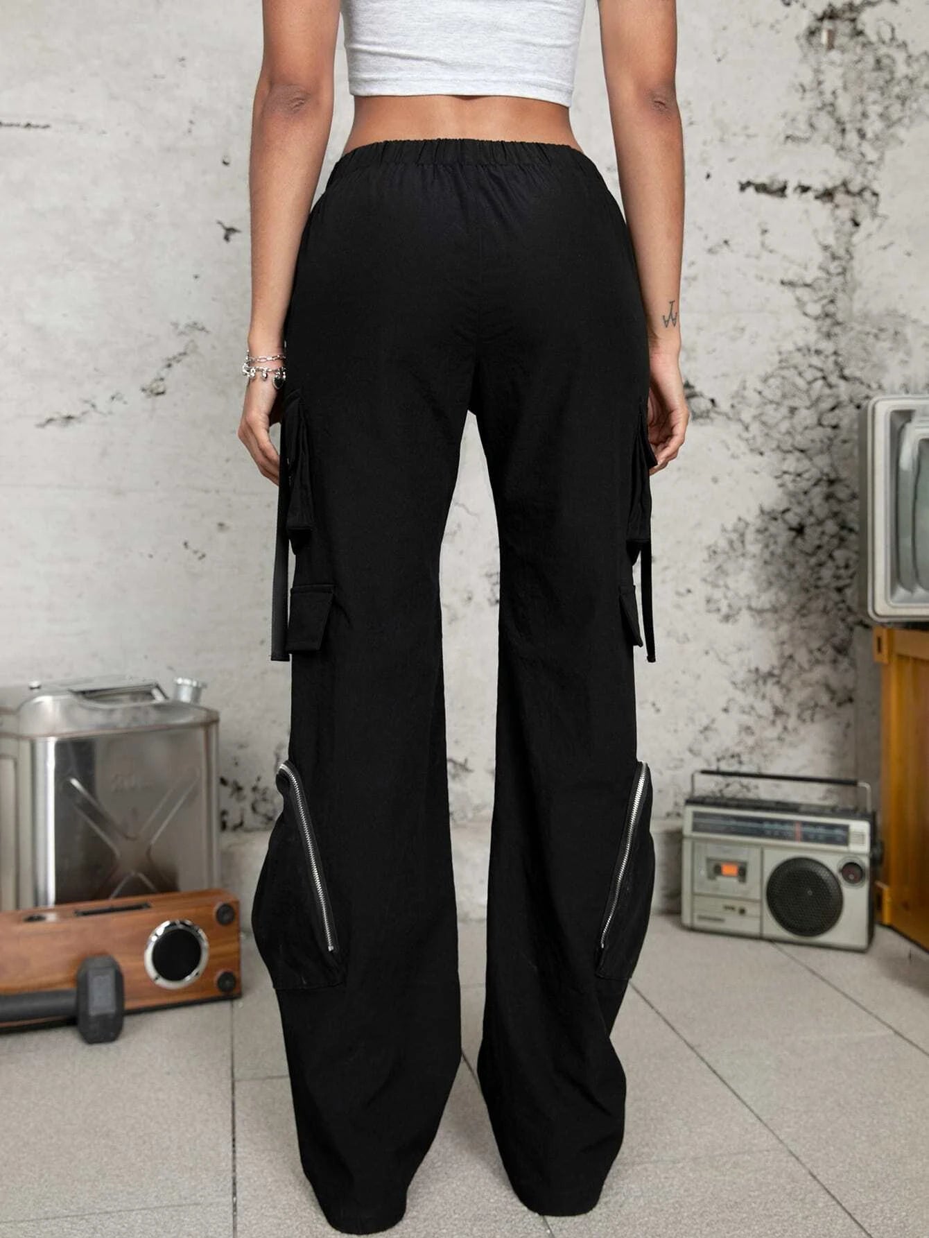 Flap Pocketed Solid Colored Cargo Pants – pocket detail close-up