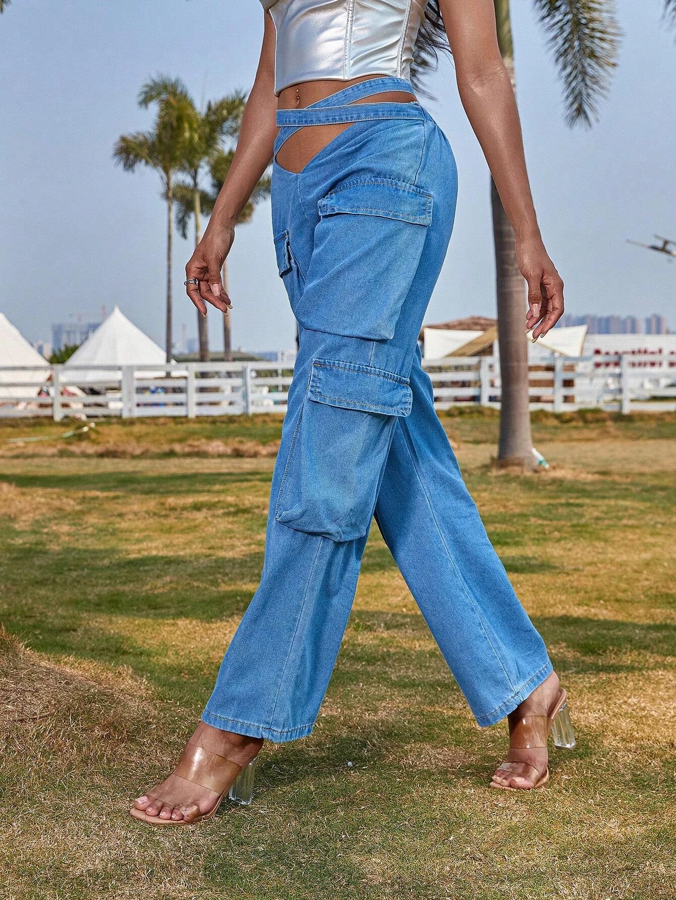 V Flap Pocket Straight Leg Cargo Jeans – waistband detail