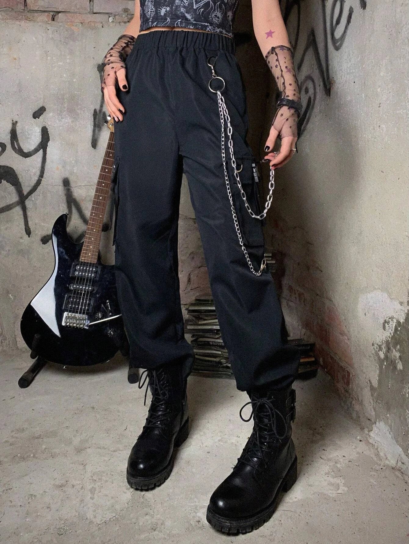 Plain Chain Cargo Pants – side profile view