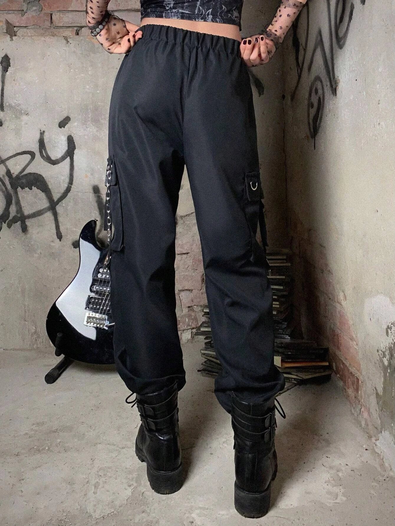 Plain Chain Cargo Pants – pocket detail close-up