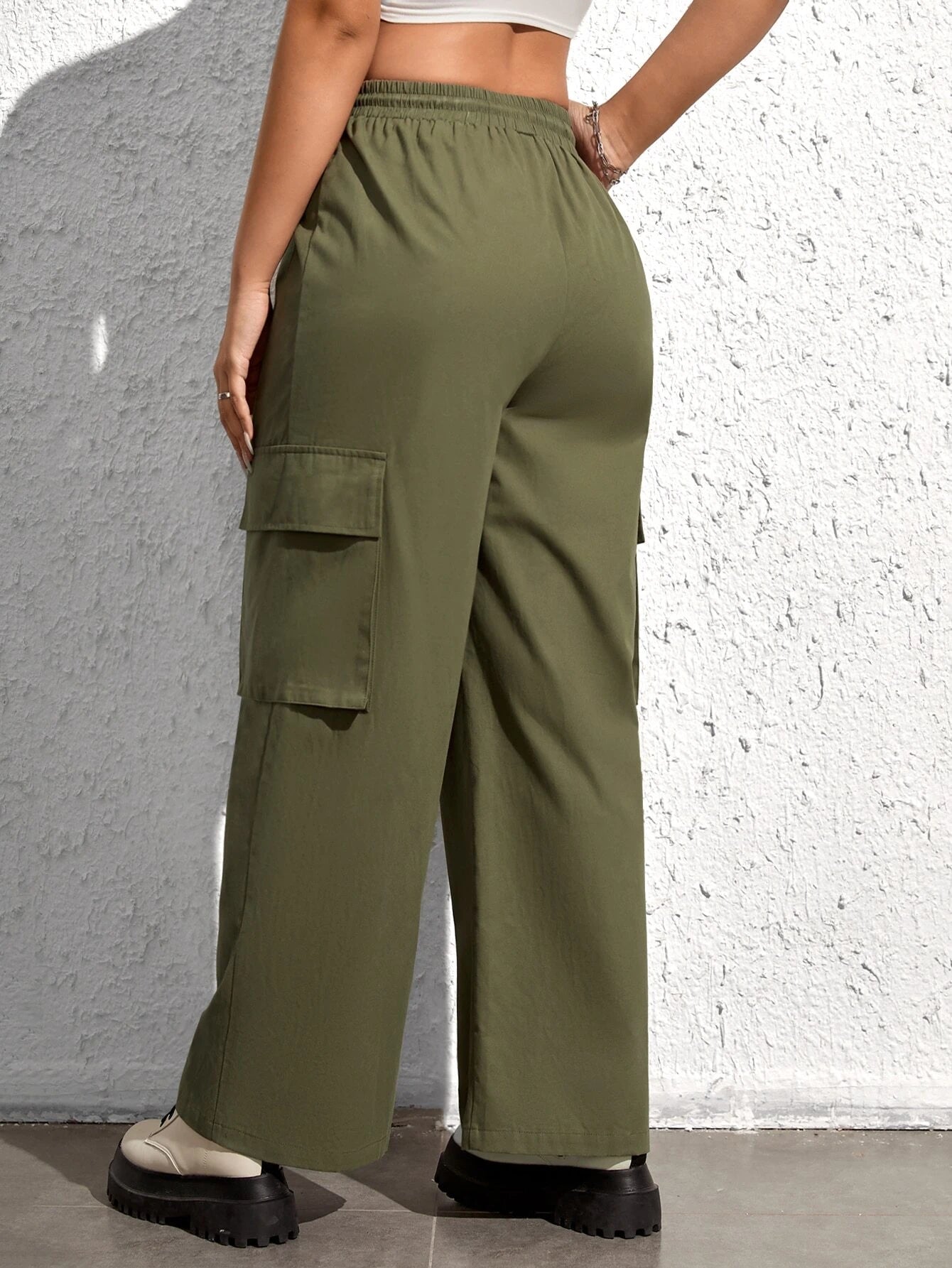 Casual Flap Pocket Side Drawstring Waist Cargo Pants – pocket detail close-up