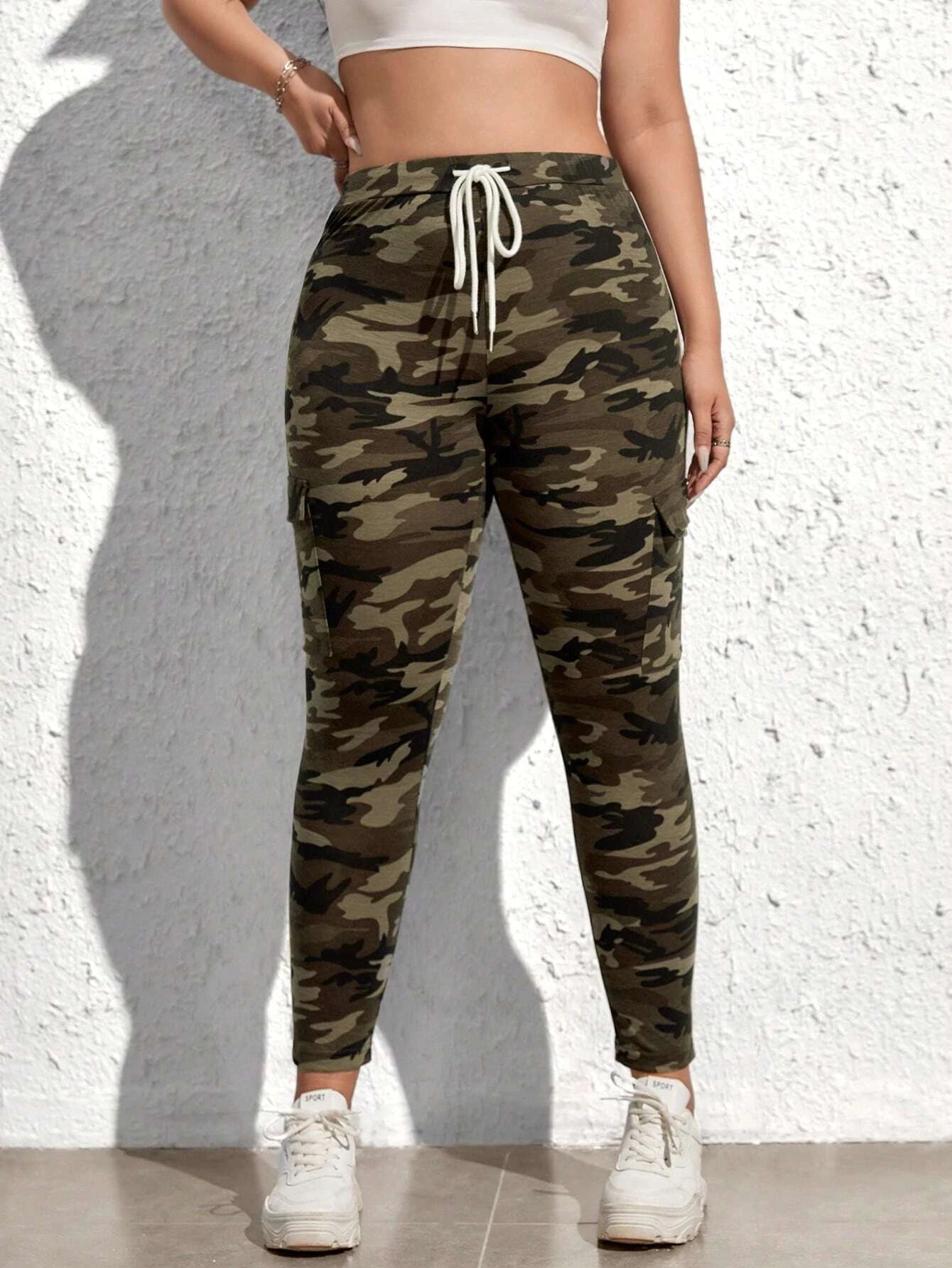 Casual Camo Printed Cargo Pants – waistband detail