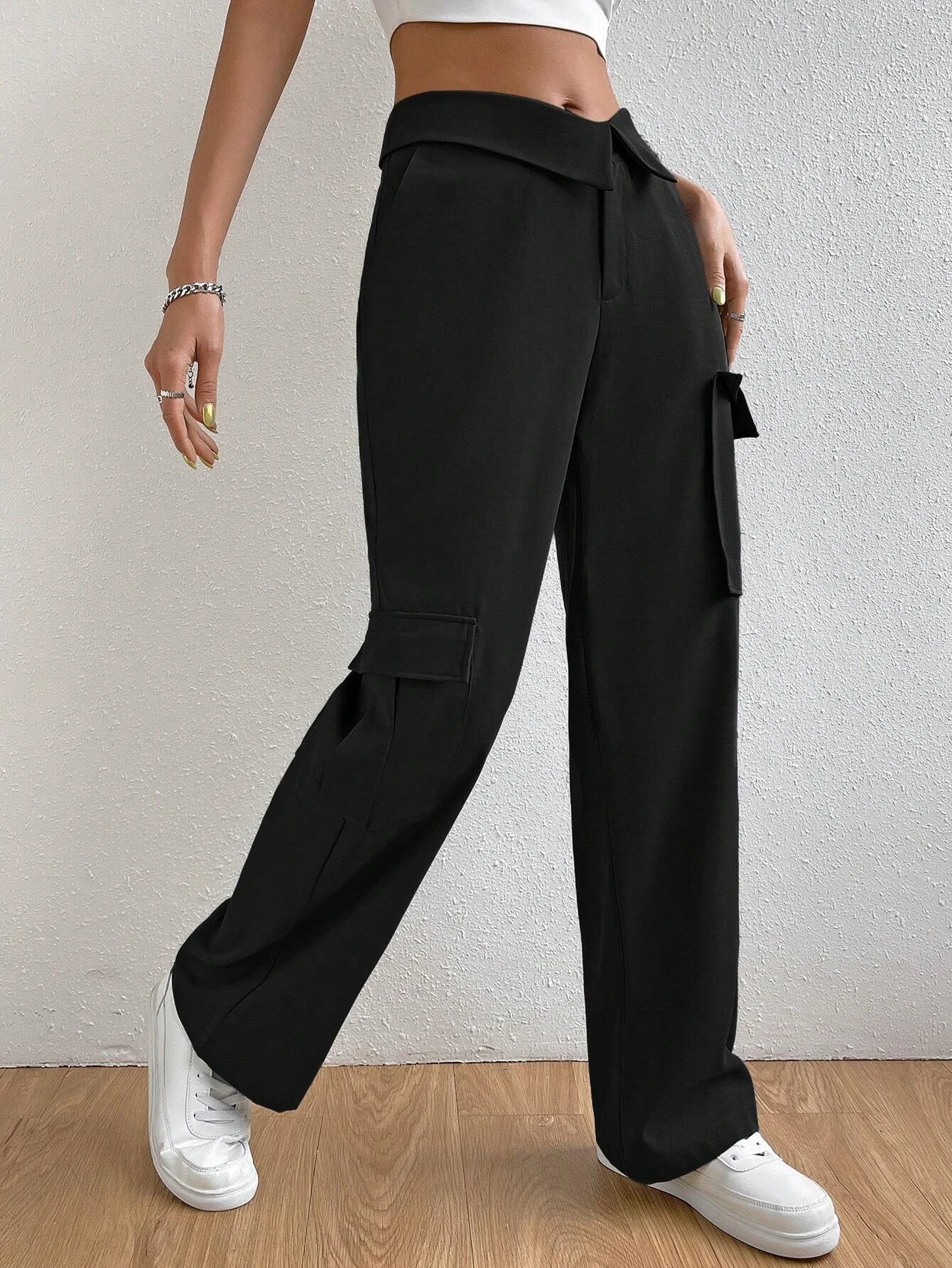 Folded Waist Side Flap Pocket Cargo Pants – pocket detail close-up