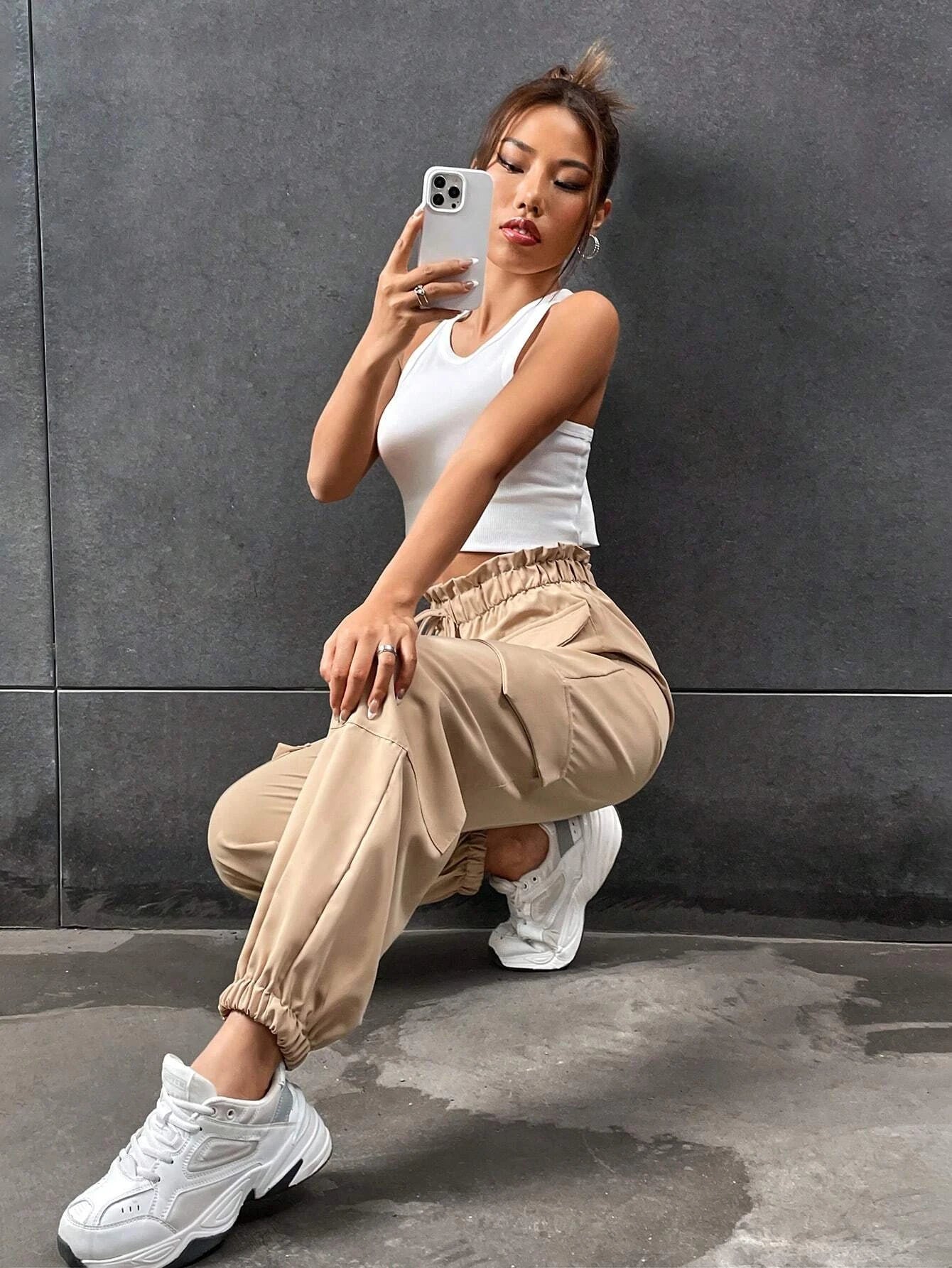 Elastic Knot Detail Pants With Pocket – pocket detail close-up