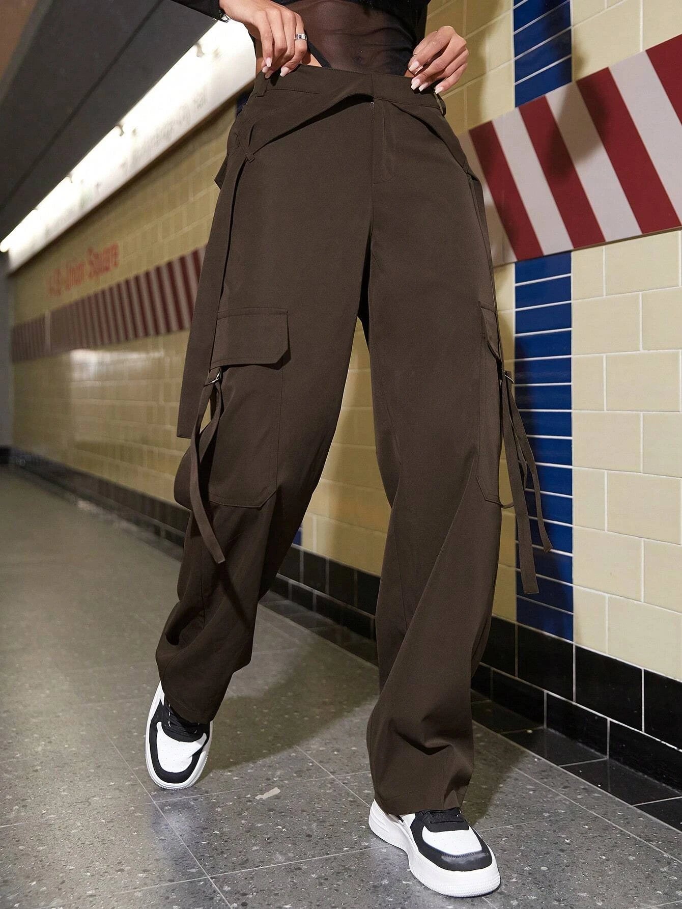 Street Style Cargo Pants With Flap Pockets – back view detail