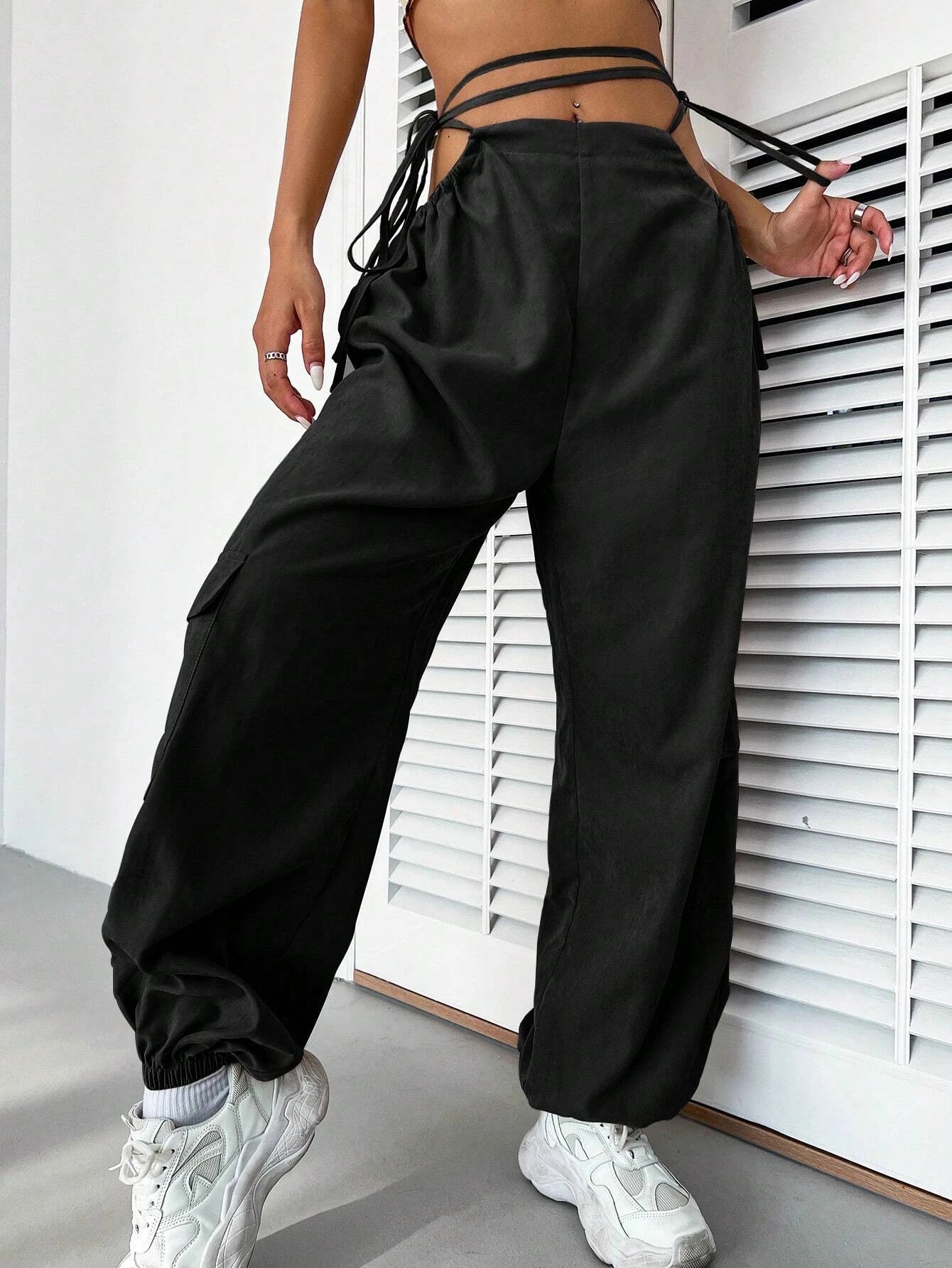 Casual Plain Drawstring Waist Cargo Pant – waistband detail