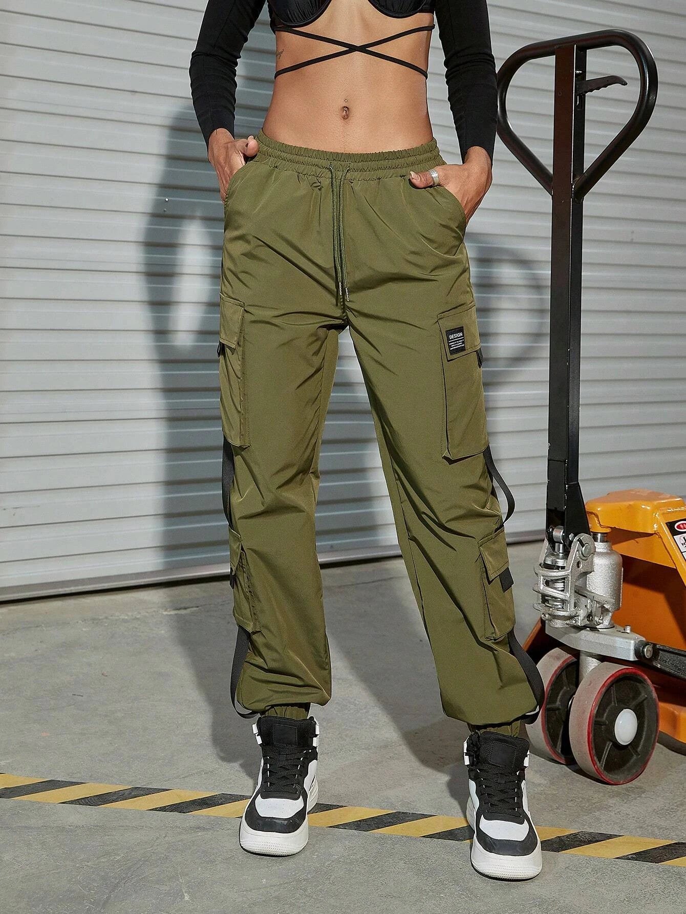 Letter Patched Detail Buckle Cargo Pants – pocket detail close-up