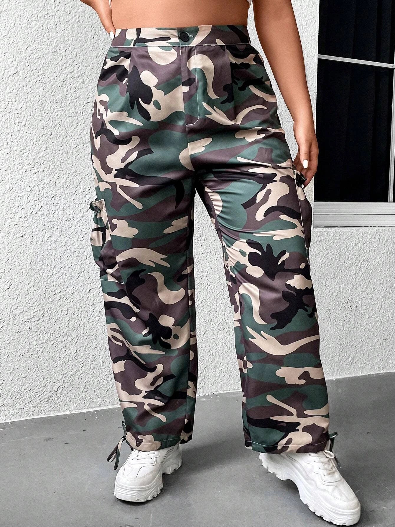 Camo Print Flap Cargo Pants – back view detail