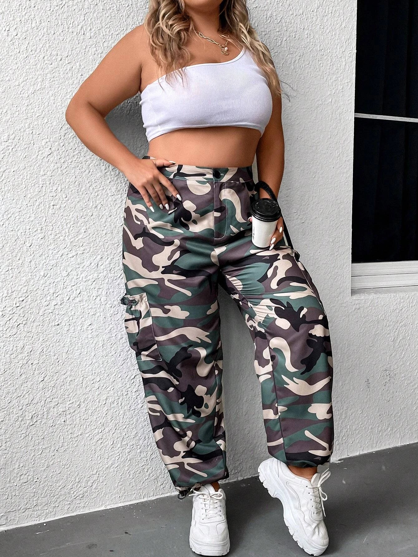 Camo Print Flap Cargo Pants – waistband detail