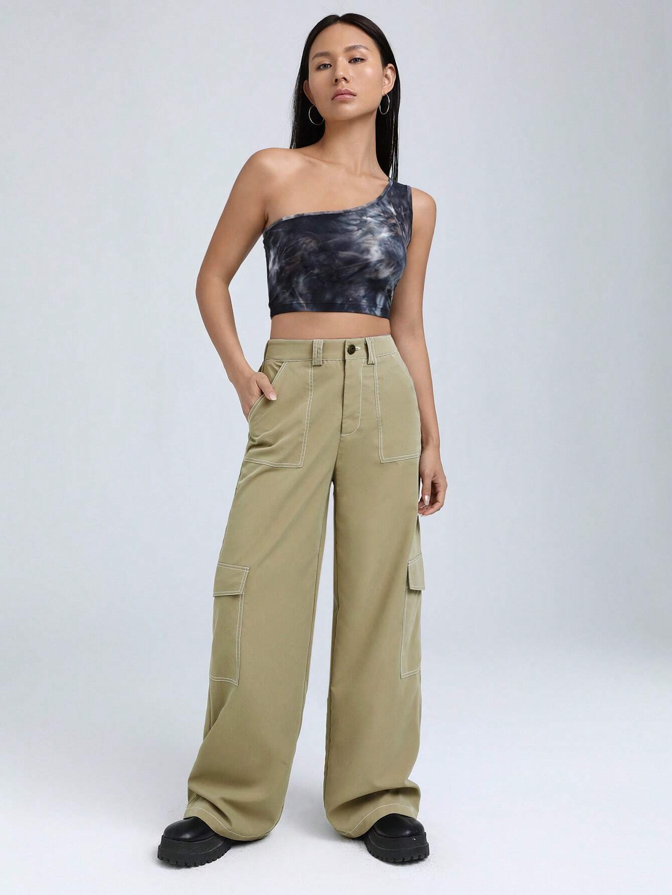 Flap Pocket Side Cargo Pants Style 14 – back view detail