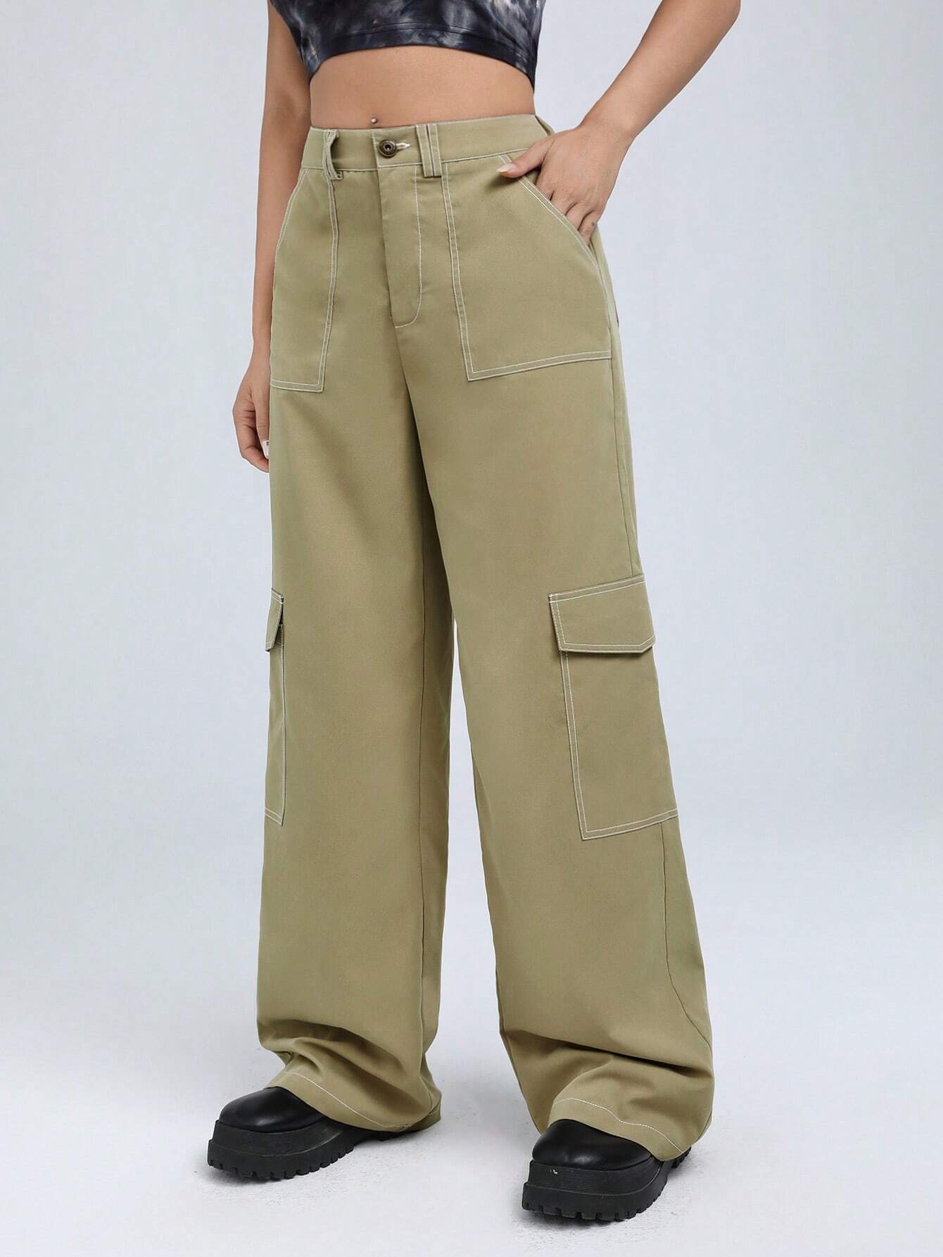 Flap Pocket Side Cargo Pants Style 14 – pocket detail close-up