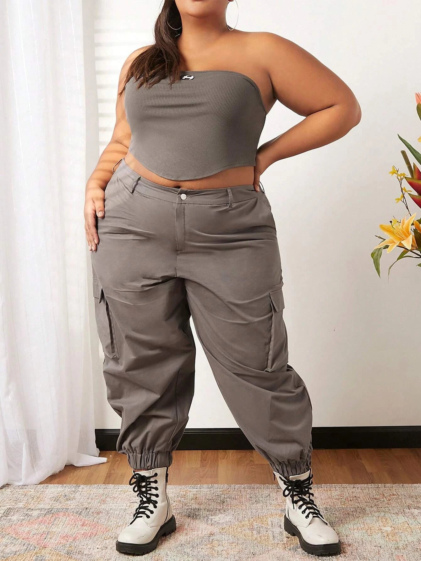 Plus Flap Pocket Side Cargo Pants – side profile view