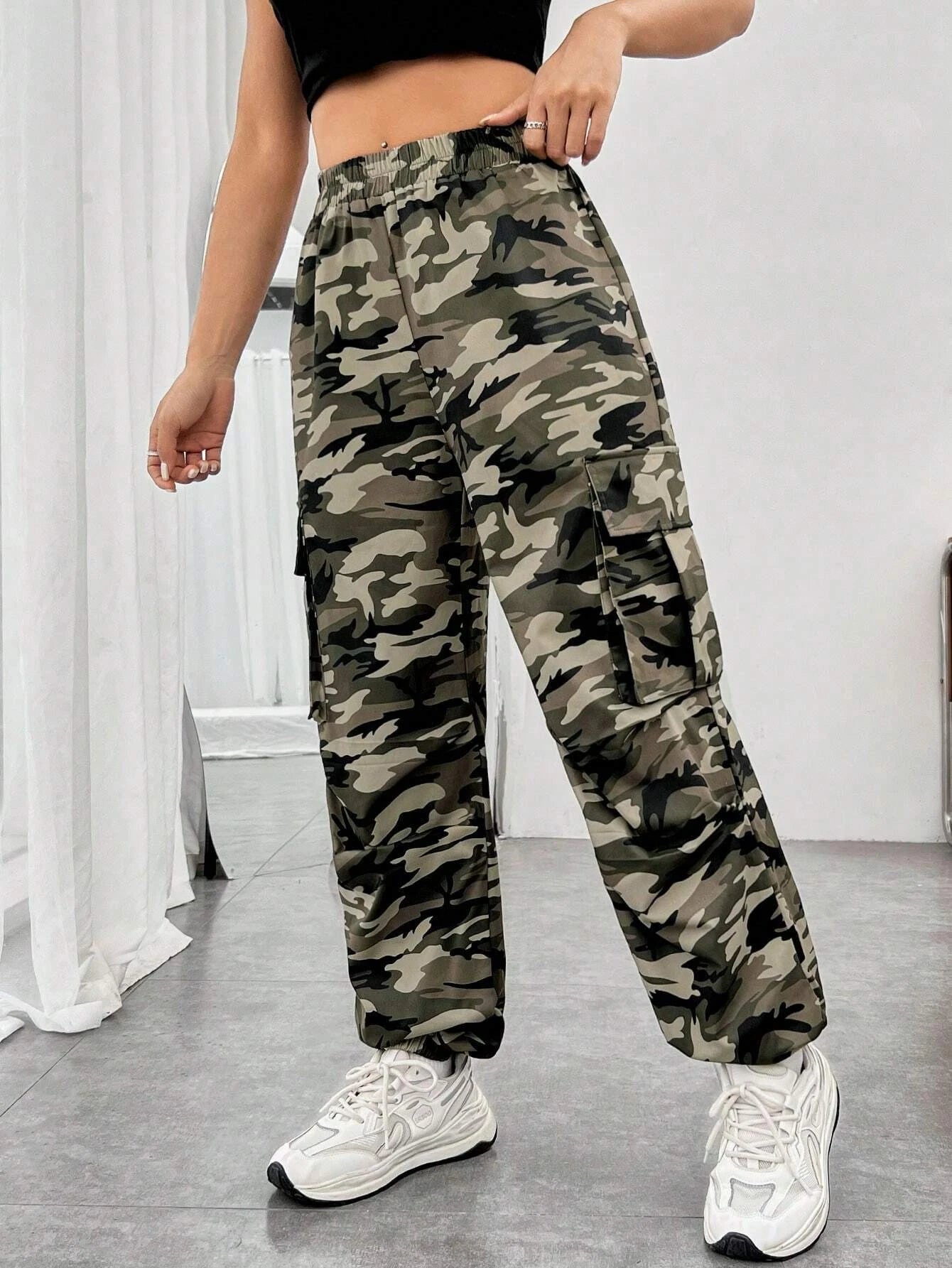 Camo Casual Printed Cargo Pants – pocket detail close-up