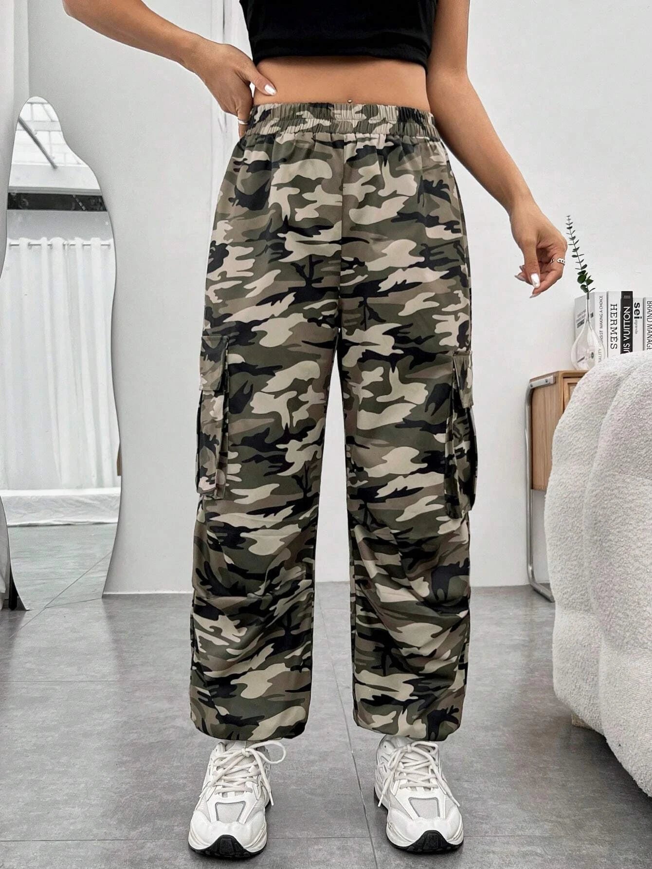 Camo Casual Printed Cargo Pants – waistband detail