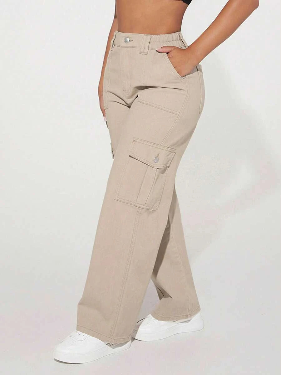 Flap Pocket Cargo Jeans in Beige – waistband detail