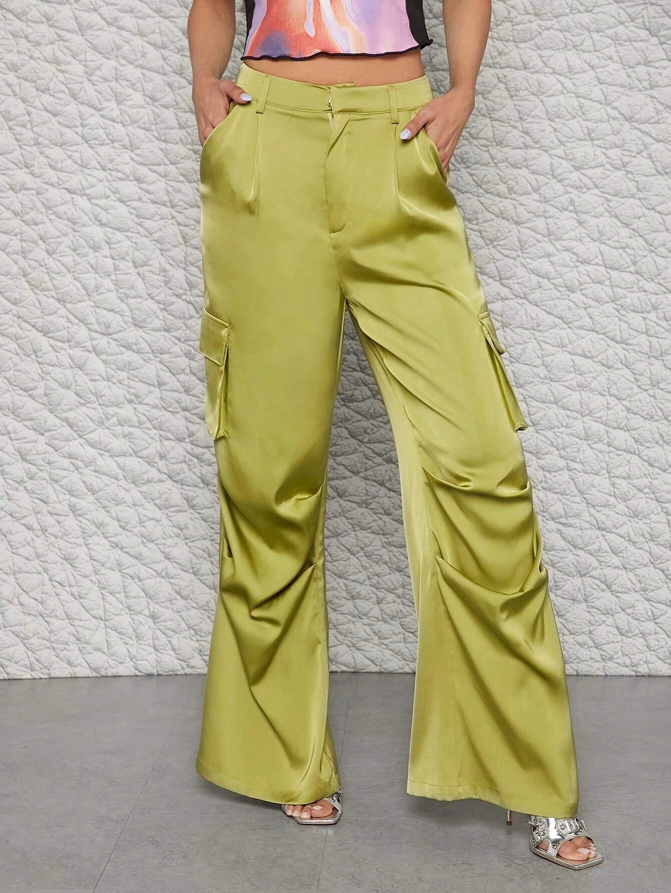 Flap Pocket Side Zipper Cargo Pant – pocket detail close-up