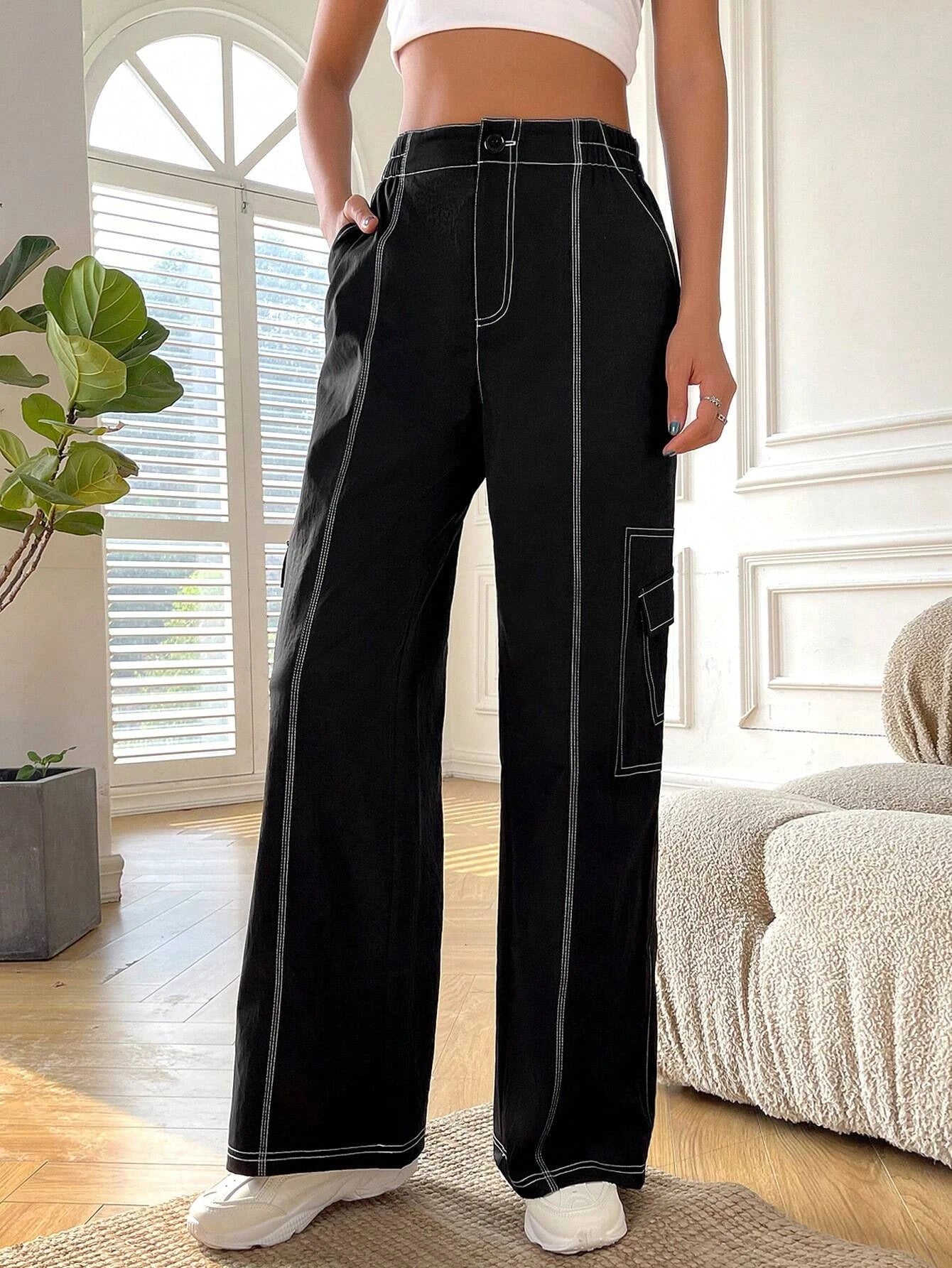 Casual Flap Pocket Cargo Pant – pocket detail close-up