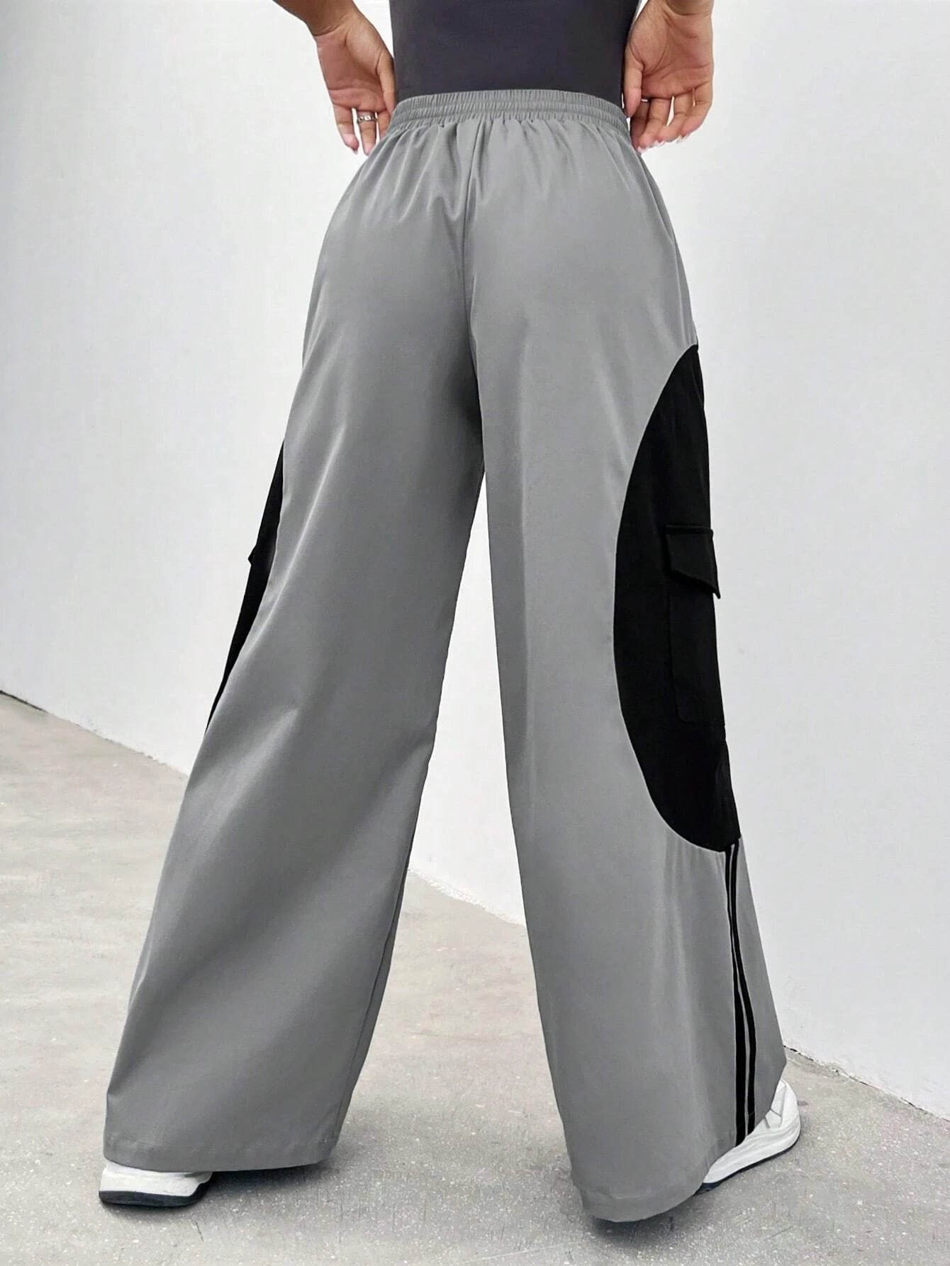 Striped Side Flap Pocket Drawstring Waist Cargo Pants – waistband detail