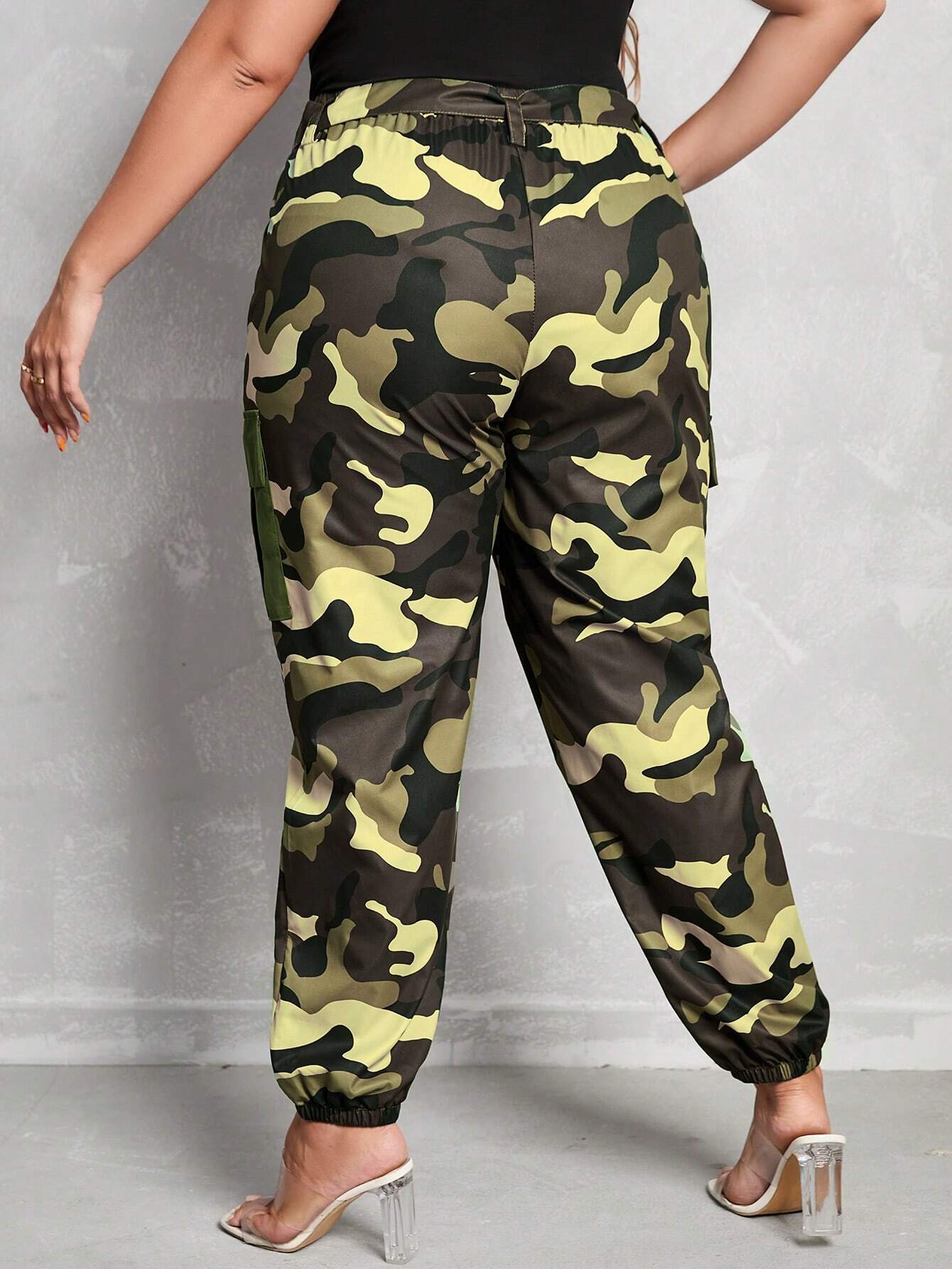 Camo Print Flap Pocket Cargo Pants – back view detail