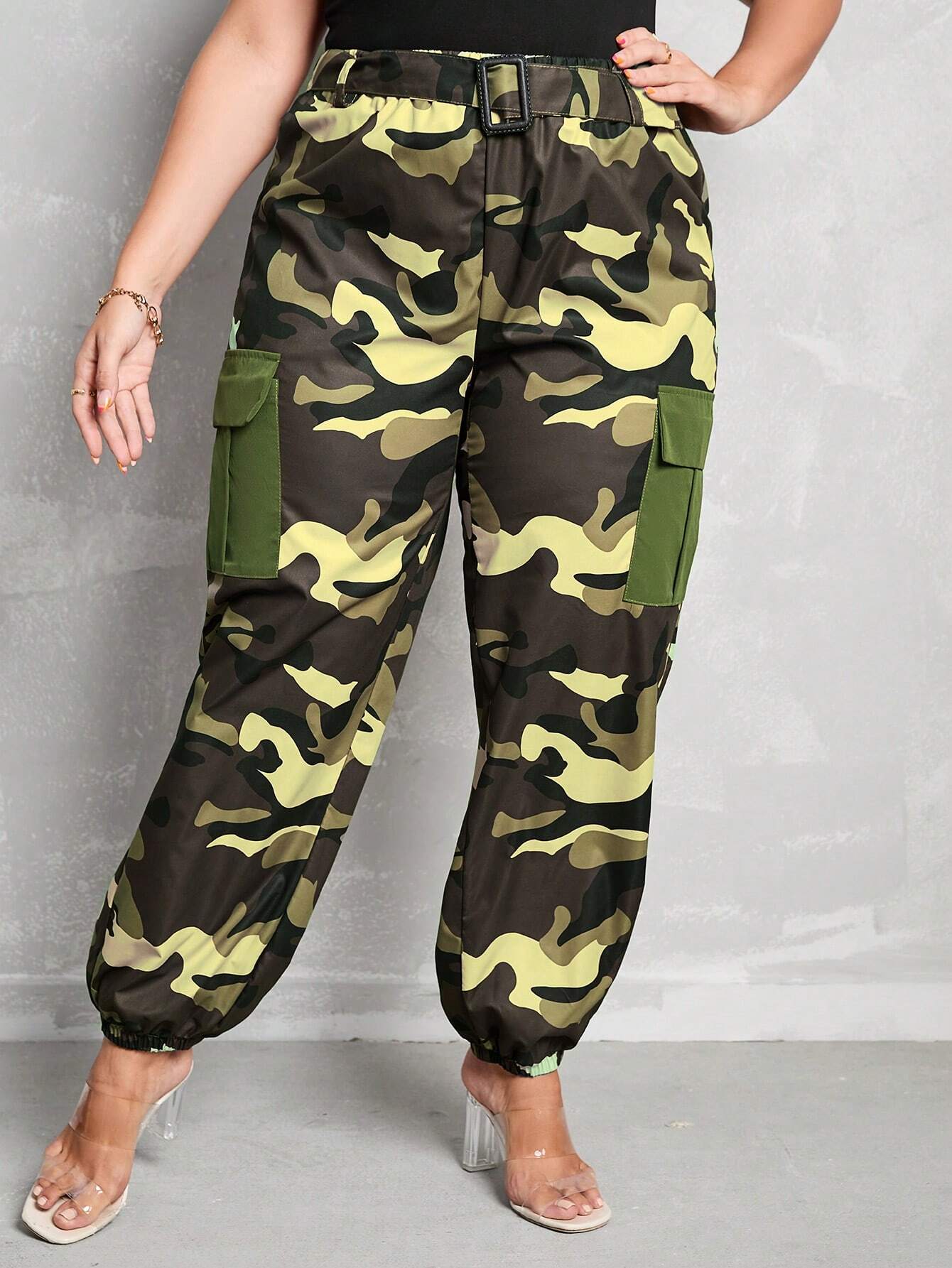 Camo Print Flap Pocket Cargo Pants – full length outfit view