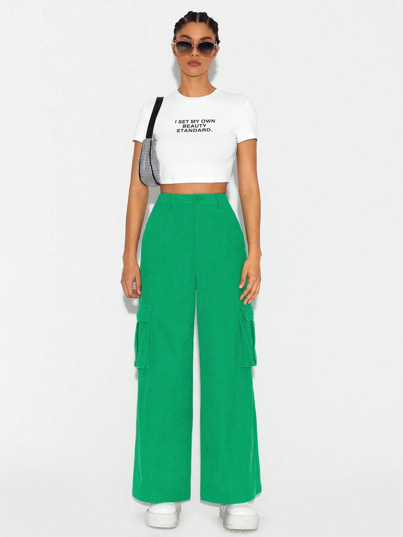 Pants With Functional Flap Pocket Sides – pocket detail close-up